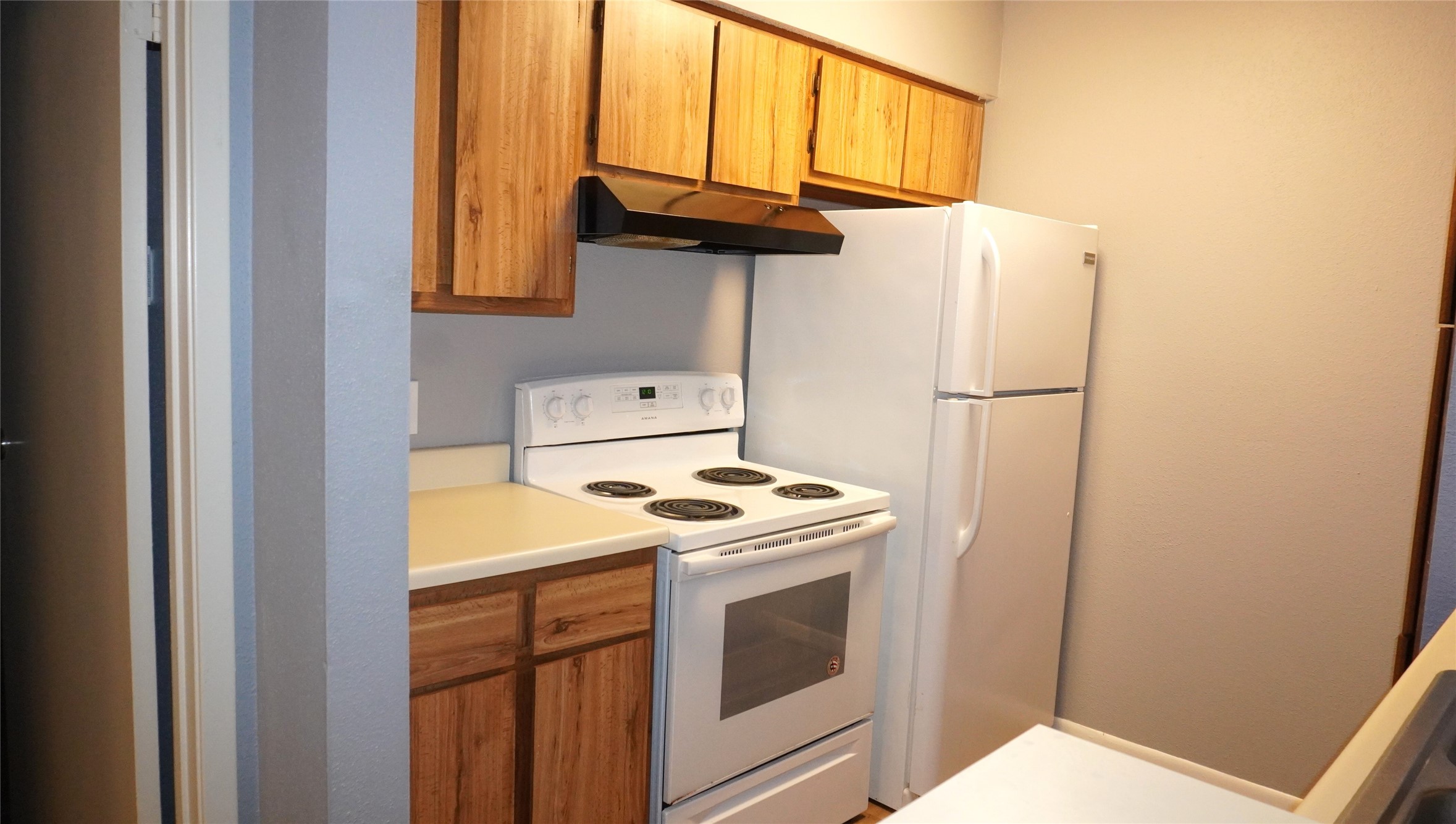 3919 Fairmont Parkway 208 Property Photo 3