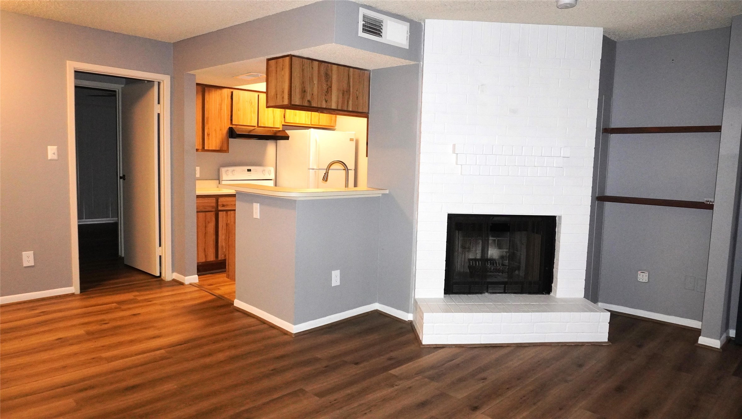 3919 Fairmont Parkway 208 Property Photo 6