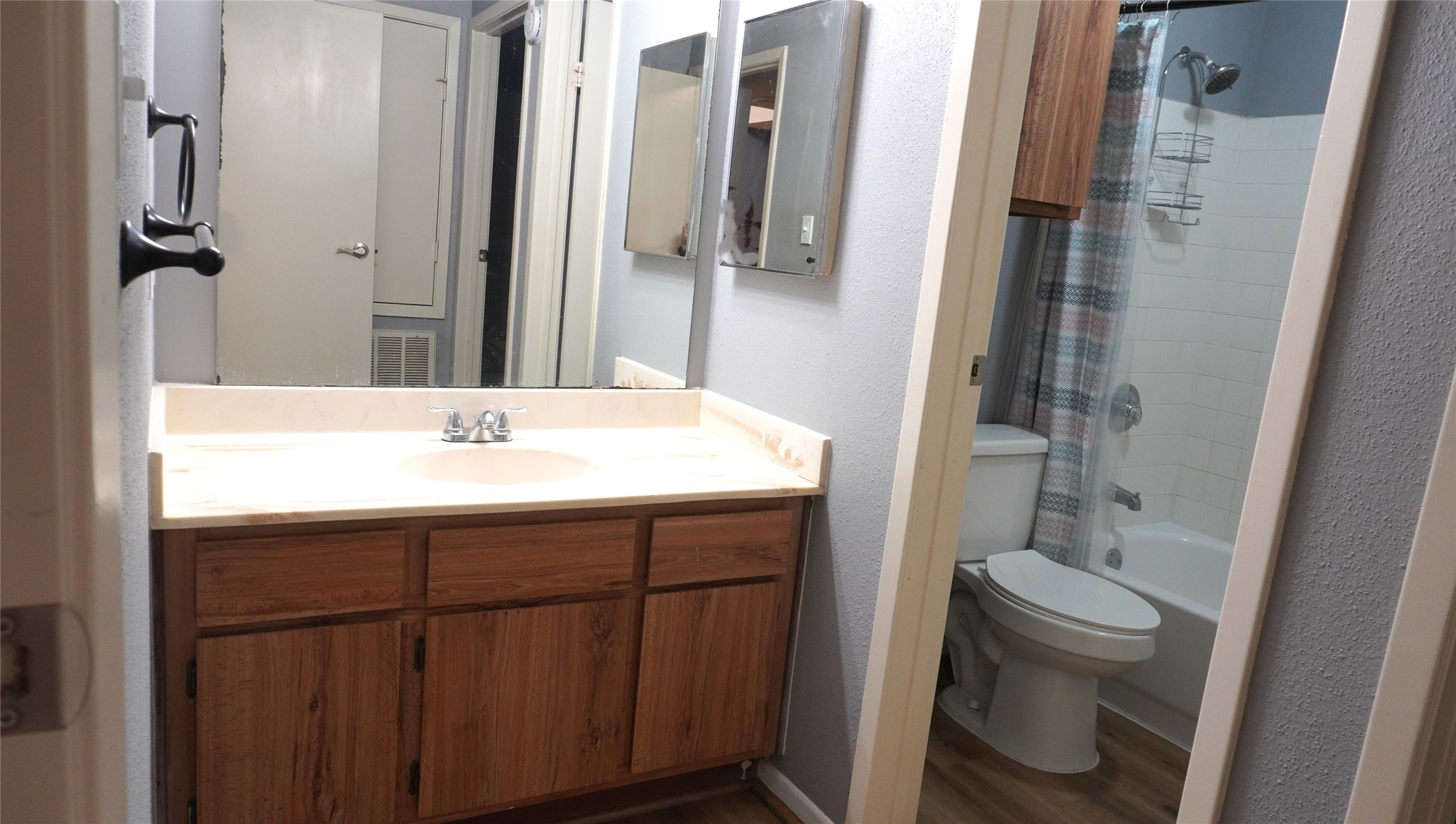 3919 Fairmont Parkway 208 Property Photo 9