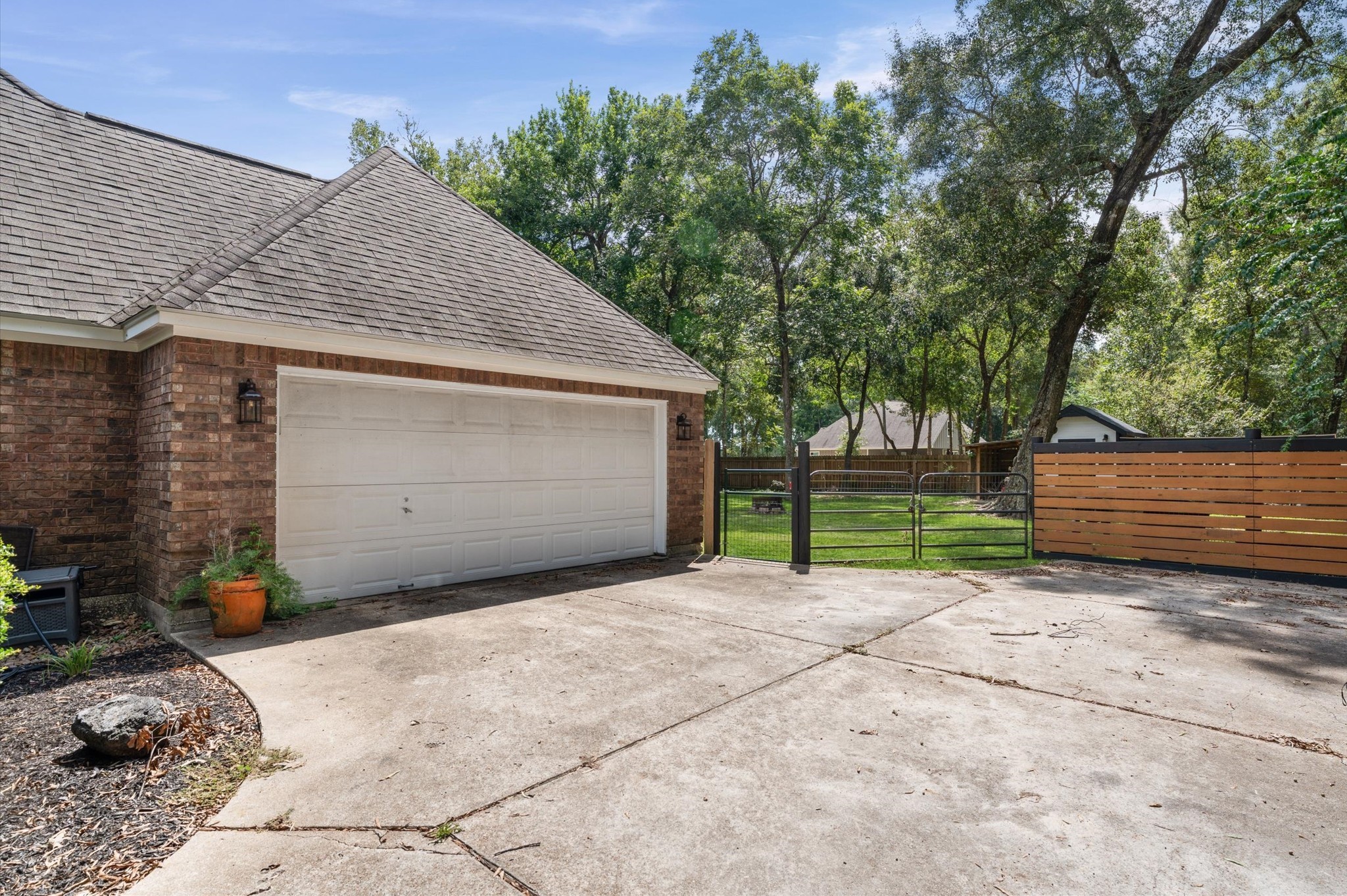 205 Oetken W Property Photo 4