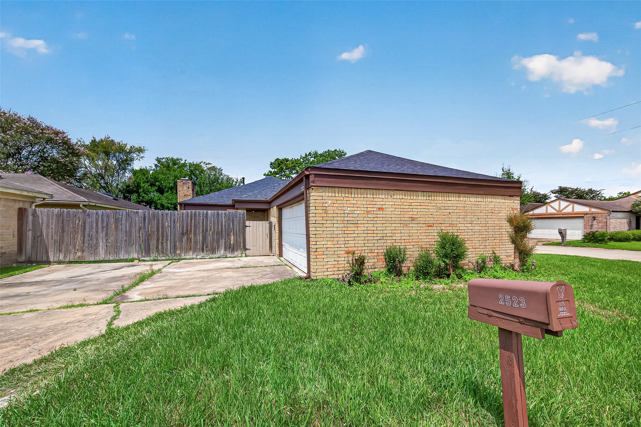 2523 Creekway Circle Property Photo 1