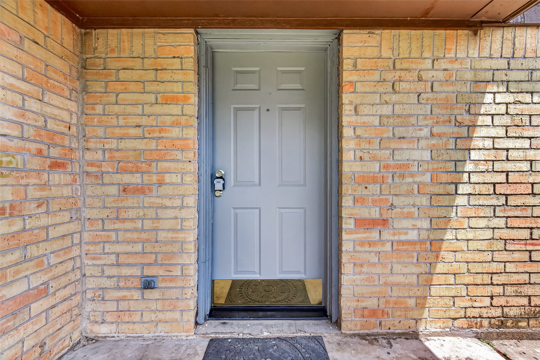 2523 Creekway Circle Property Photo 3