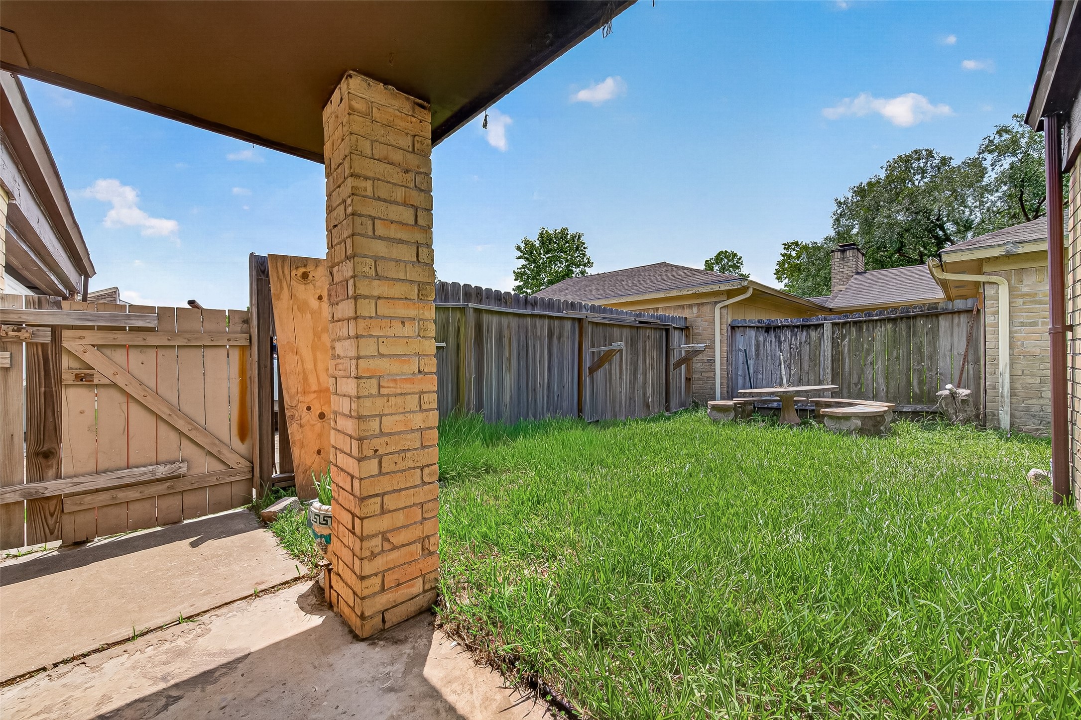 2523 Creekway Circle Property Photo 4