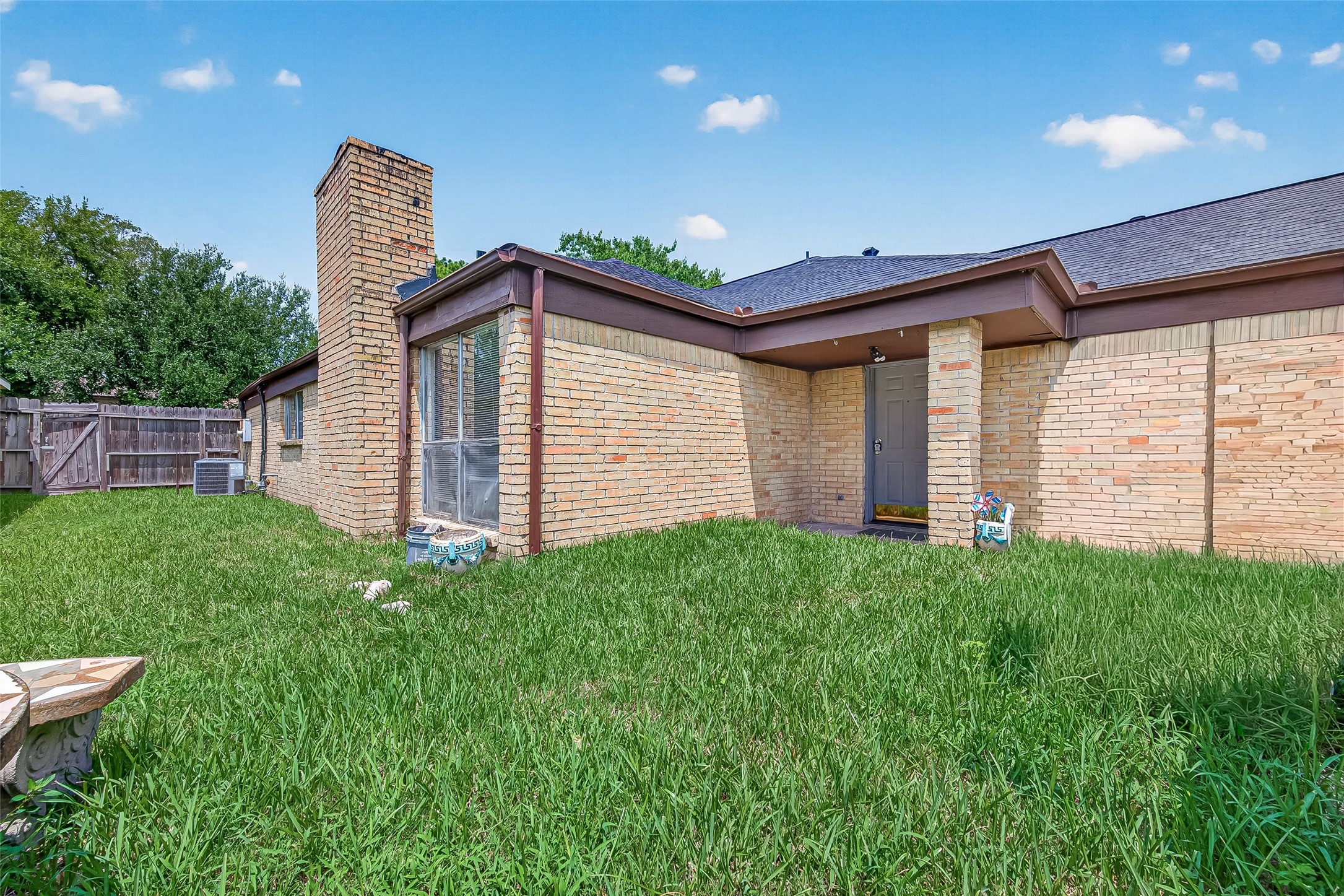 2523 Creekway Circle Property Photo 5