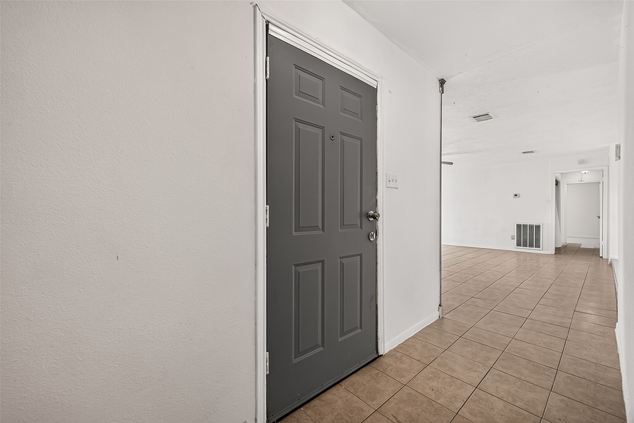 2523 Creekway Circle Property Photo 6