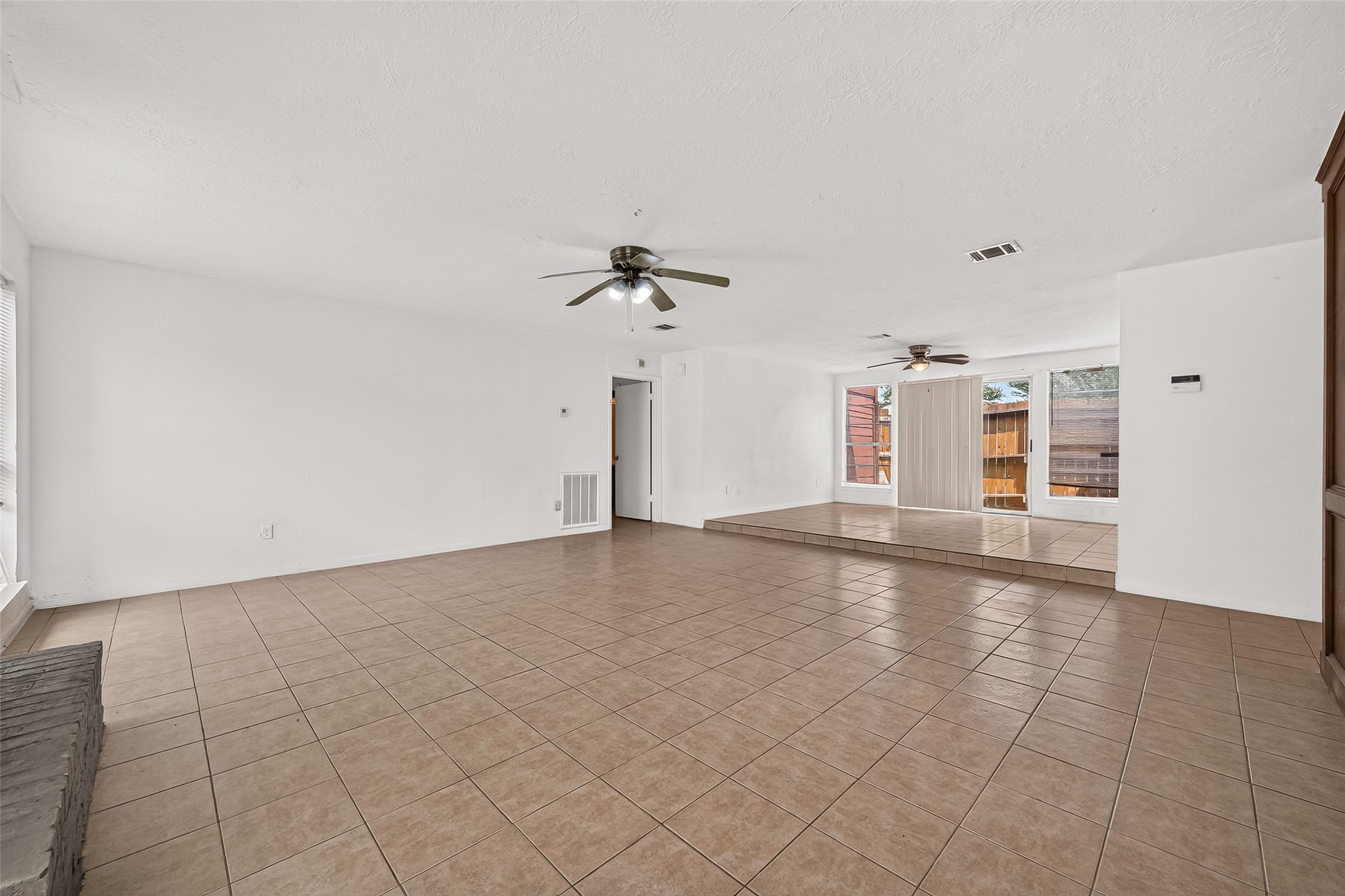 2523 Creekway Circle Property Photo 8