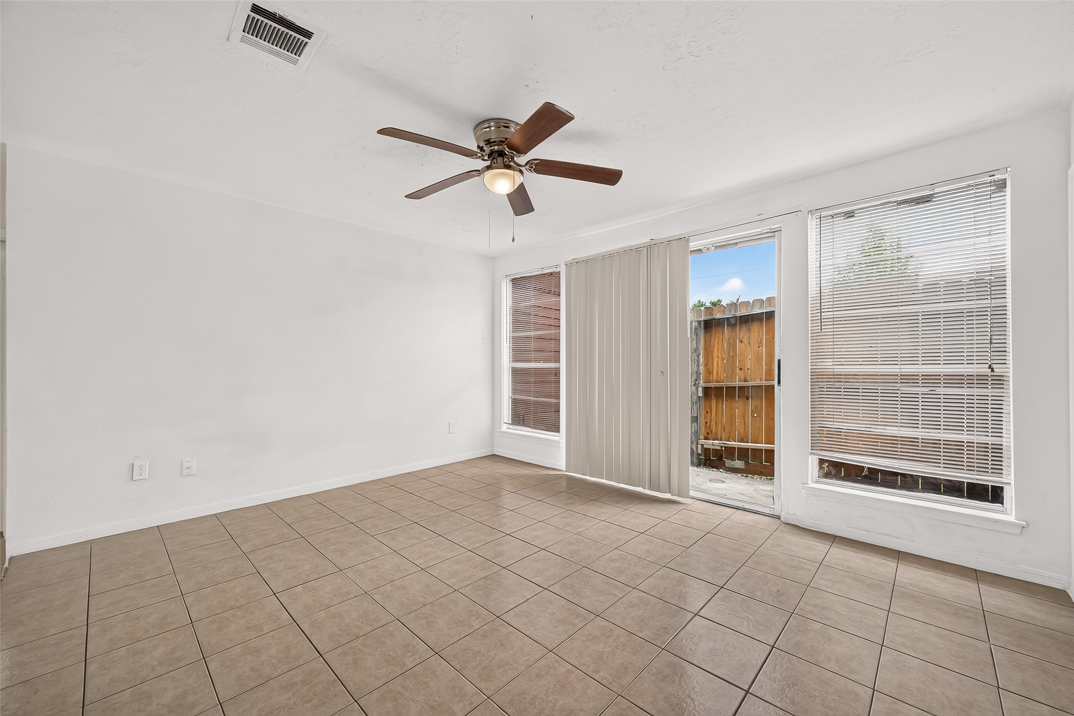 2523 Creekway Circle Property Photo 12