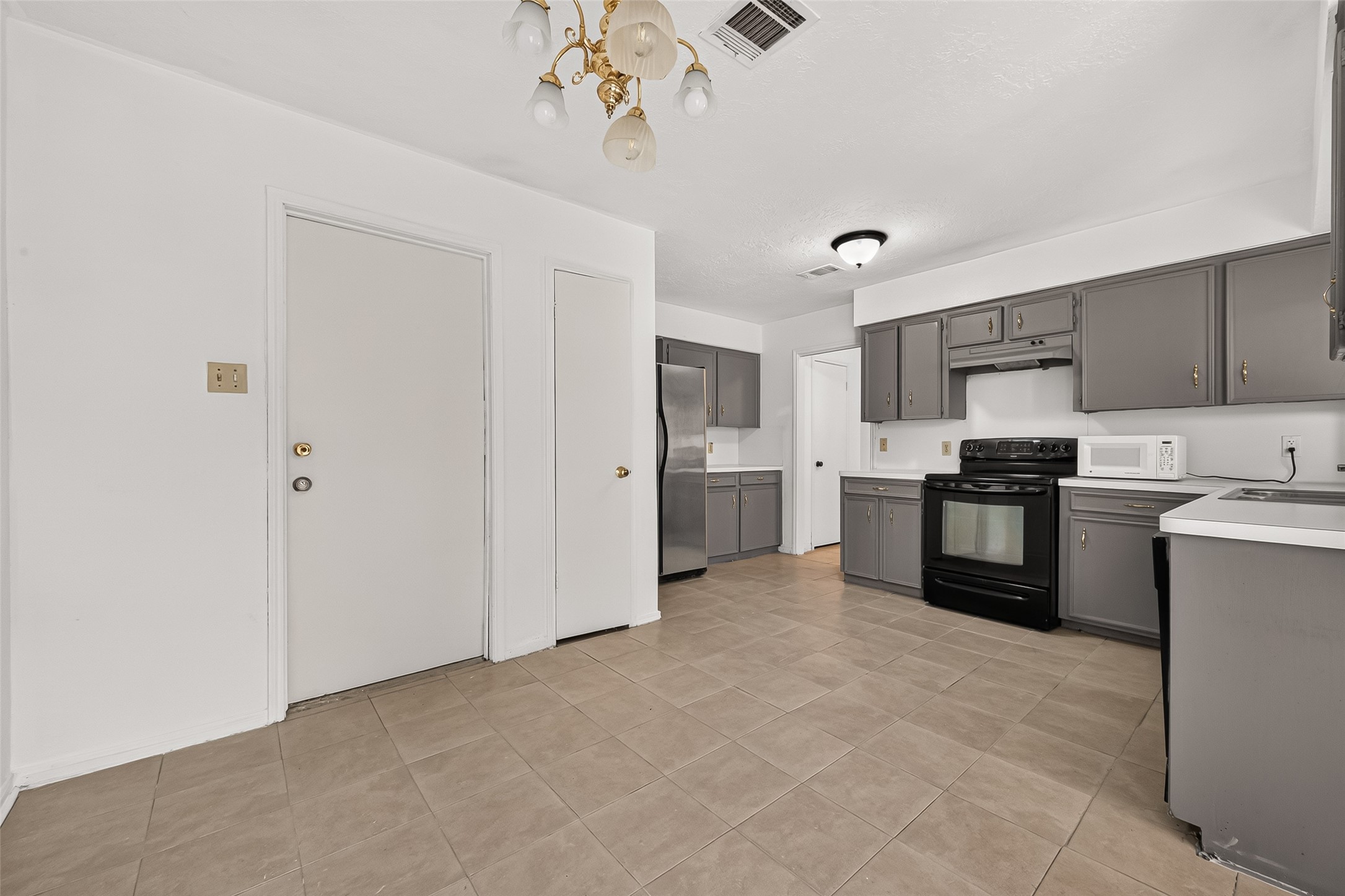 2523 Creekway Circle Property Photo 17