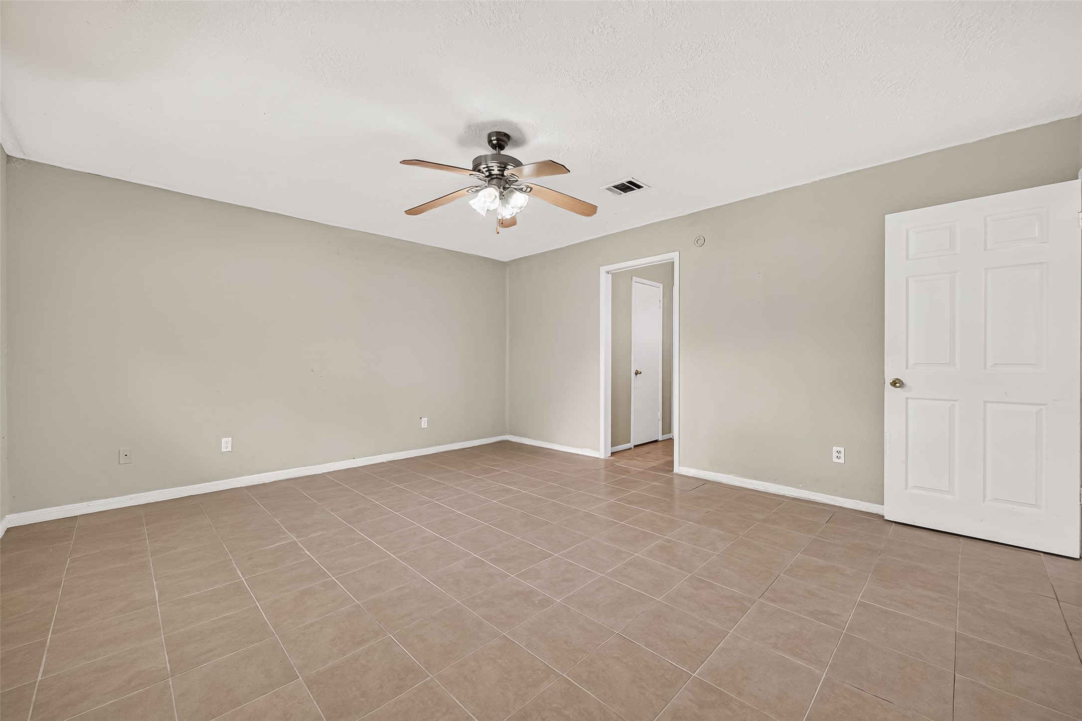2523 Creekway Circle Property Photo 26