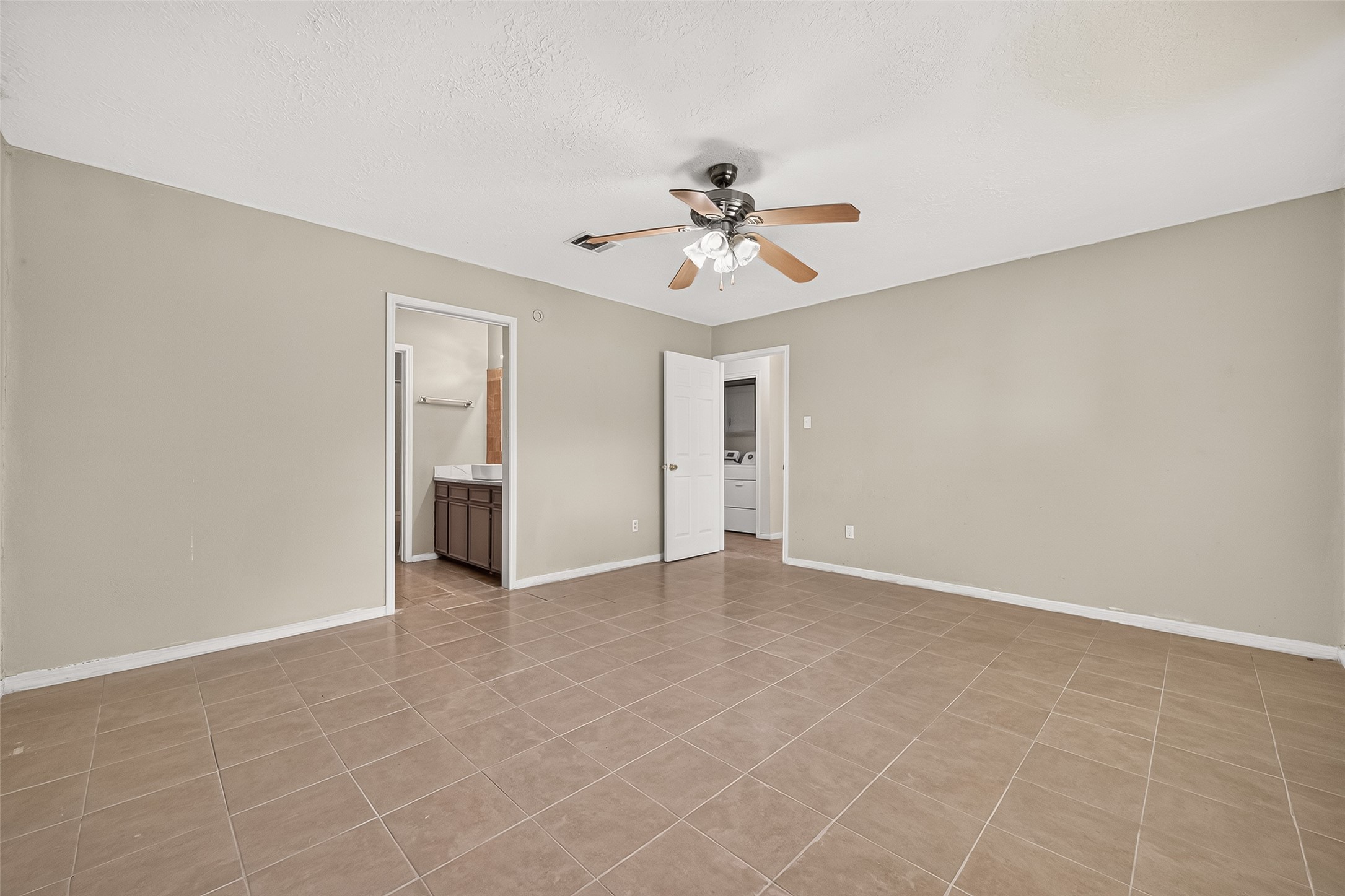 2523 Creekway Circle Property Photo 27