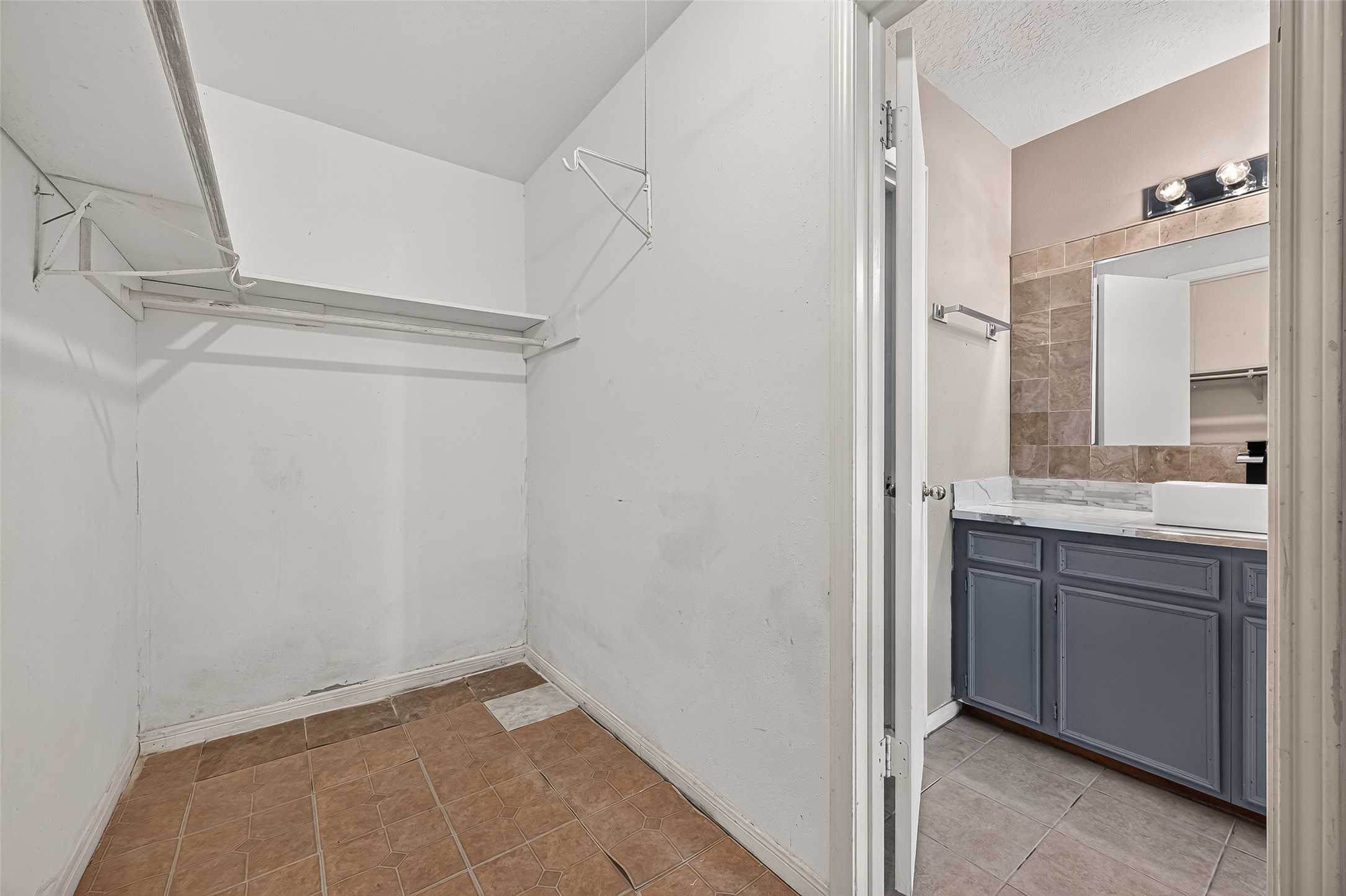 2523 Creekway Circle Property Photo 31