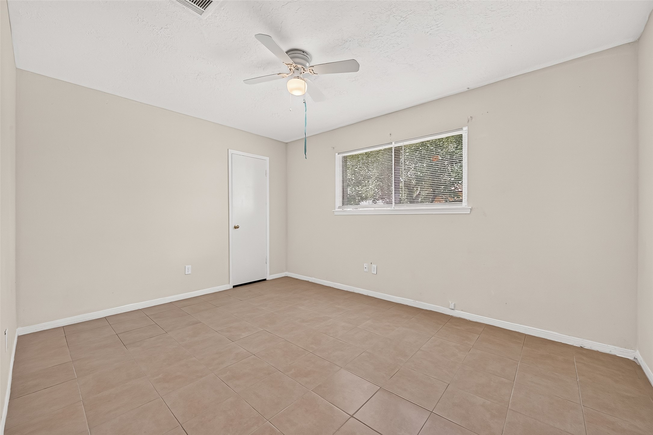 2523 Creekway Circle Property Photo 32