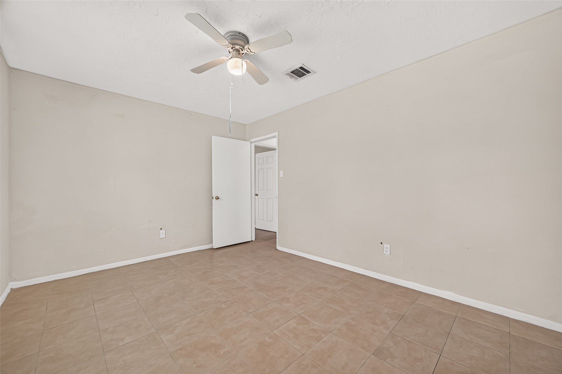 2523 Creekway Circle Property Photo 33