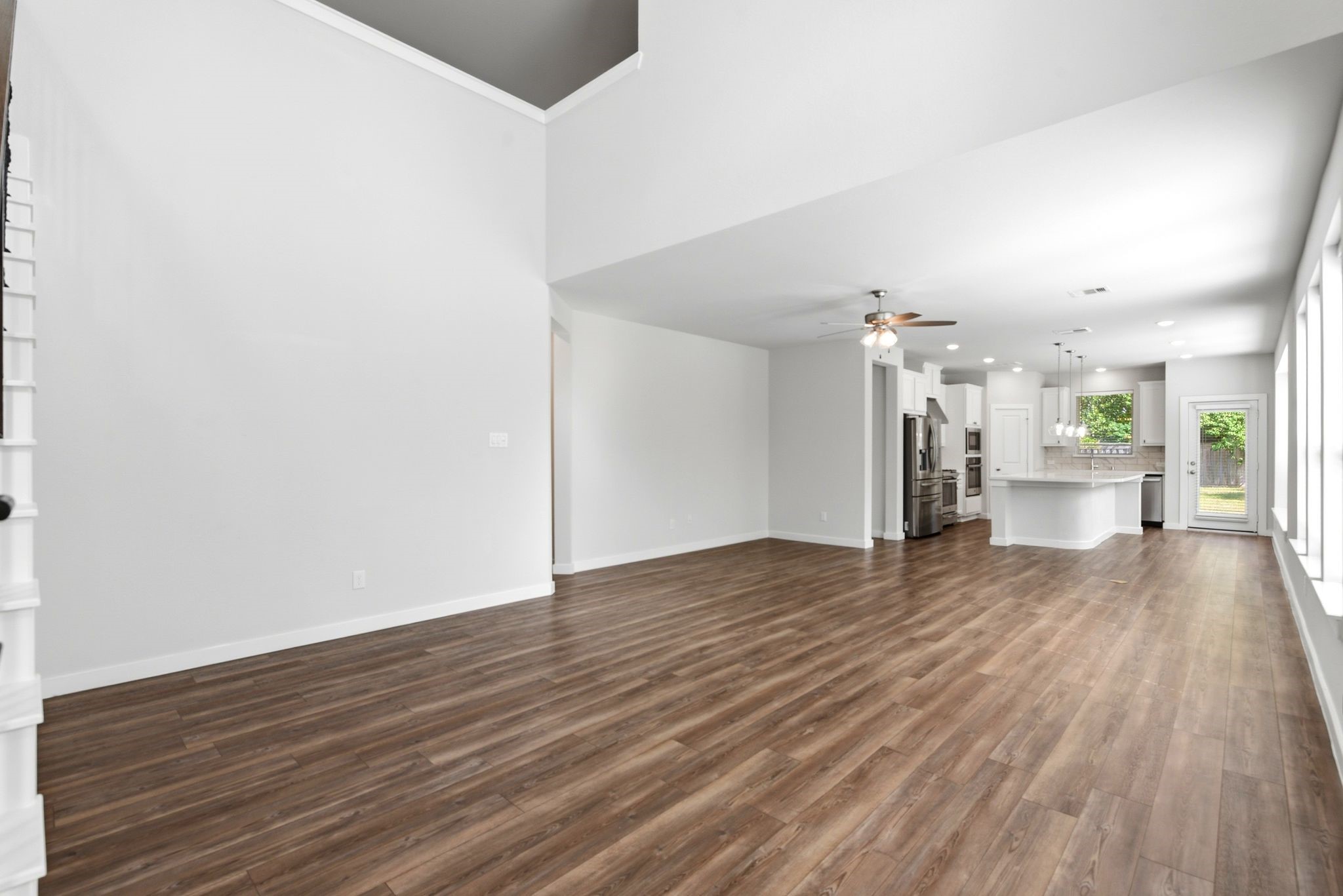 8017 Whisper Grove Drive Property Photo 8