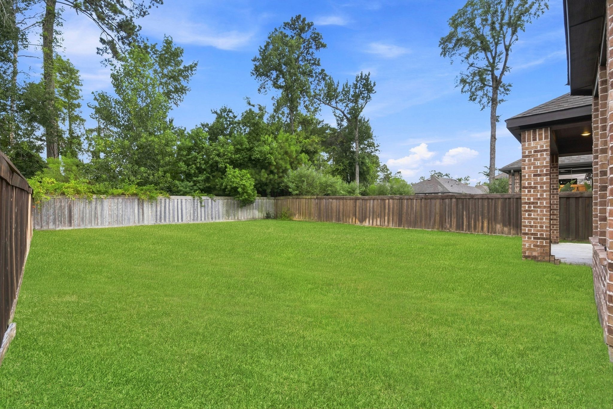 8017 Whisper Grove Drive Property Photo 38