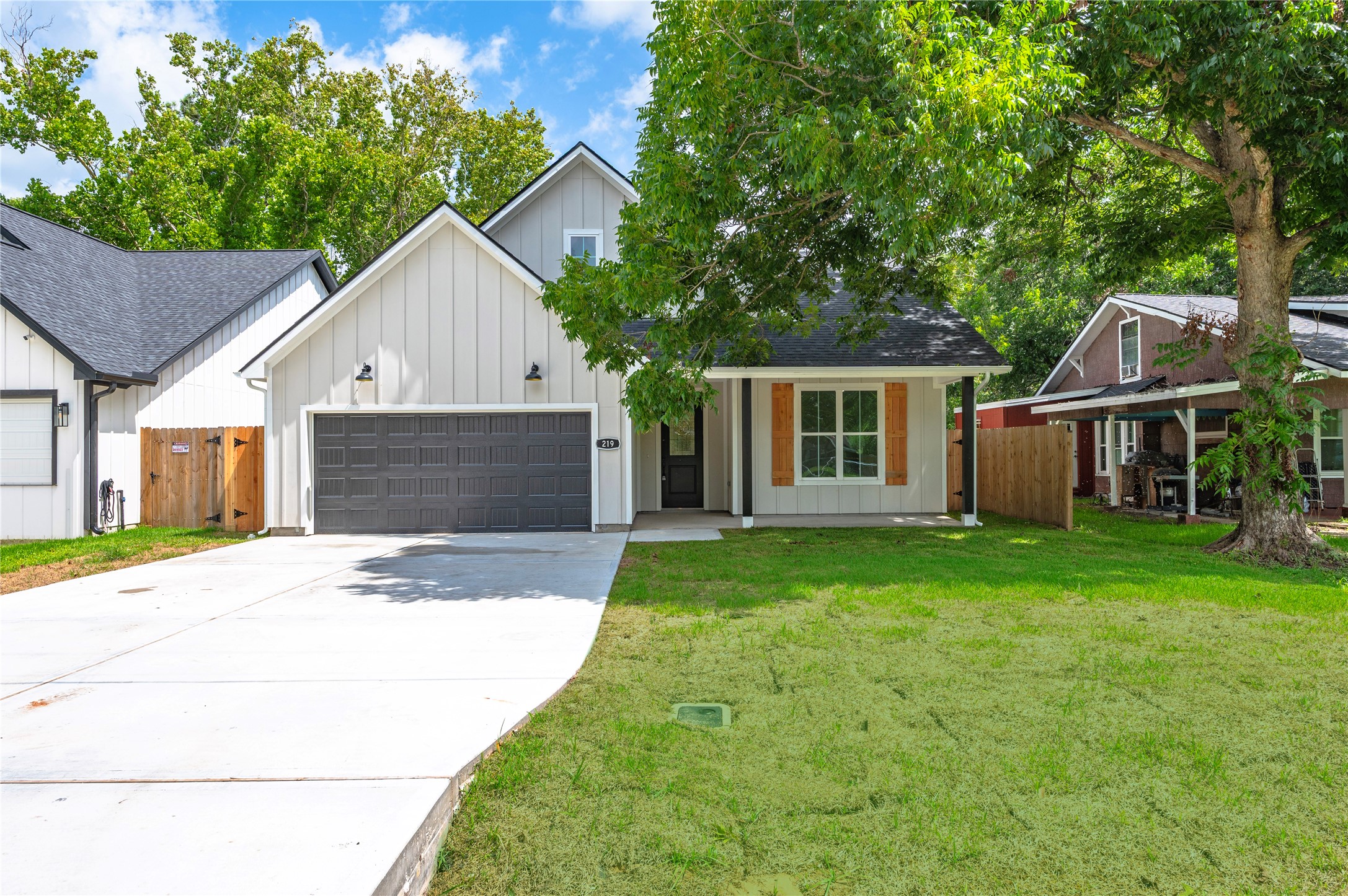 219 E Southland Avenue Property Photo