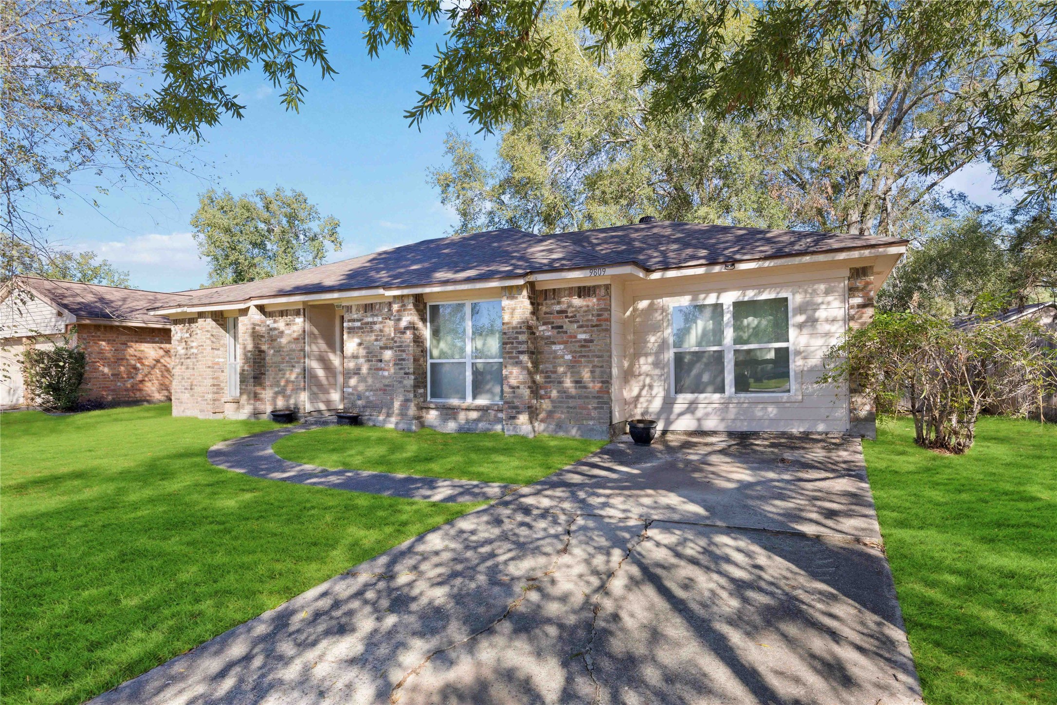 9809 Condor Drive Property Photo 1