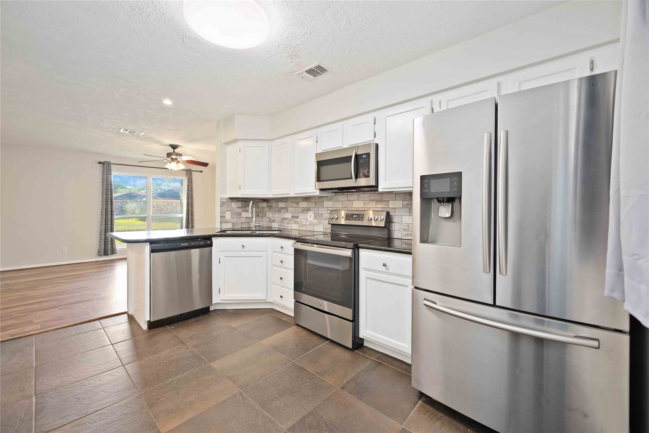 9809 Condor Drive Property Photo 4