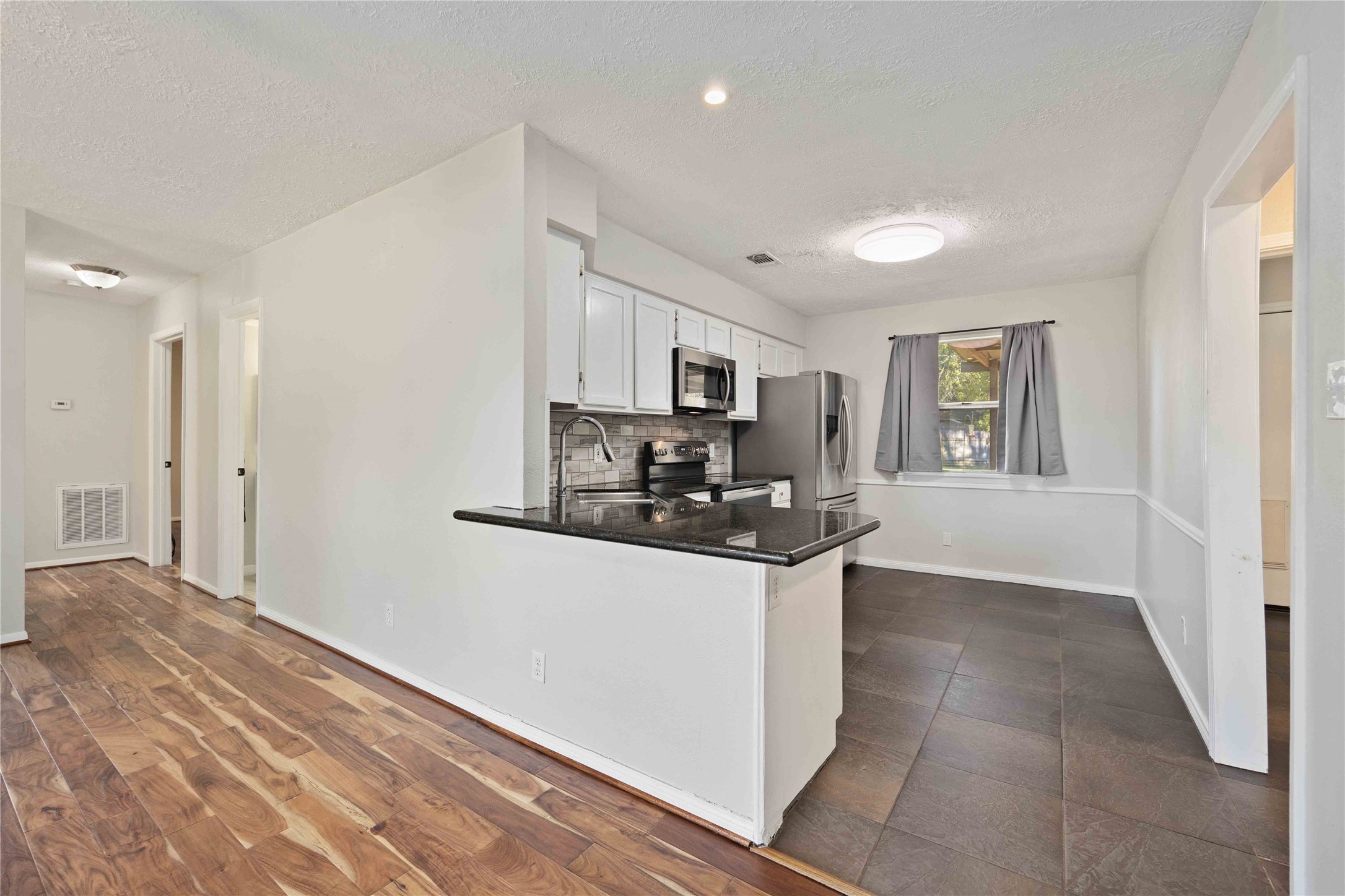 9809 Condor Drive Property Photo 8