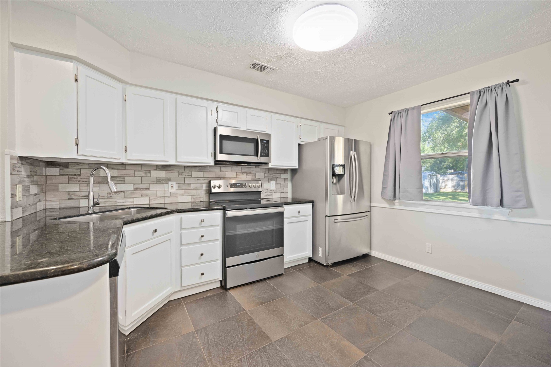9809 Condor Drive Property Photo 9
