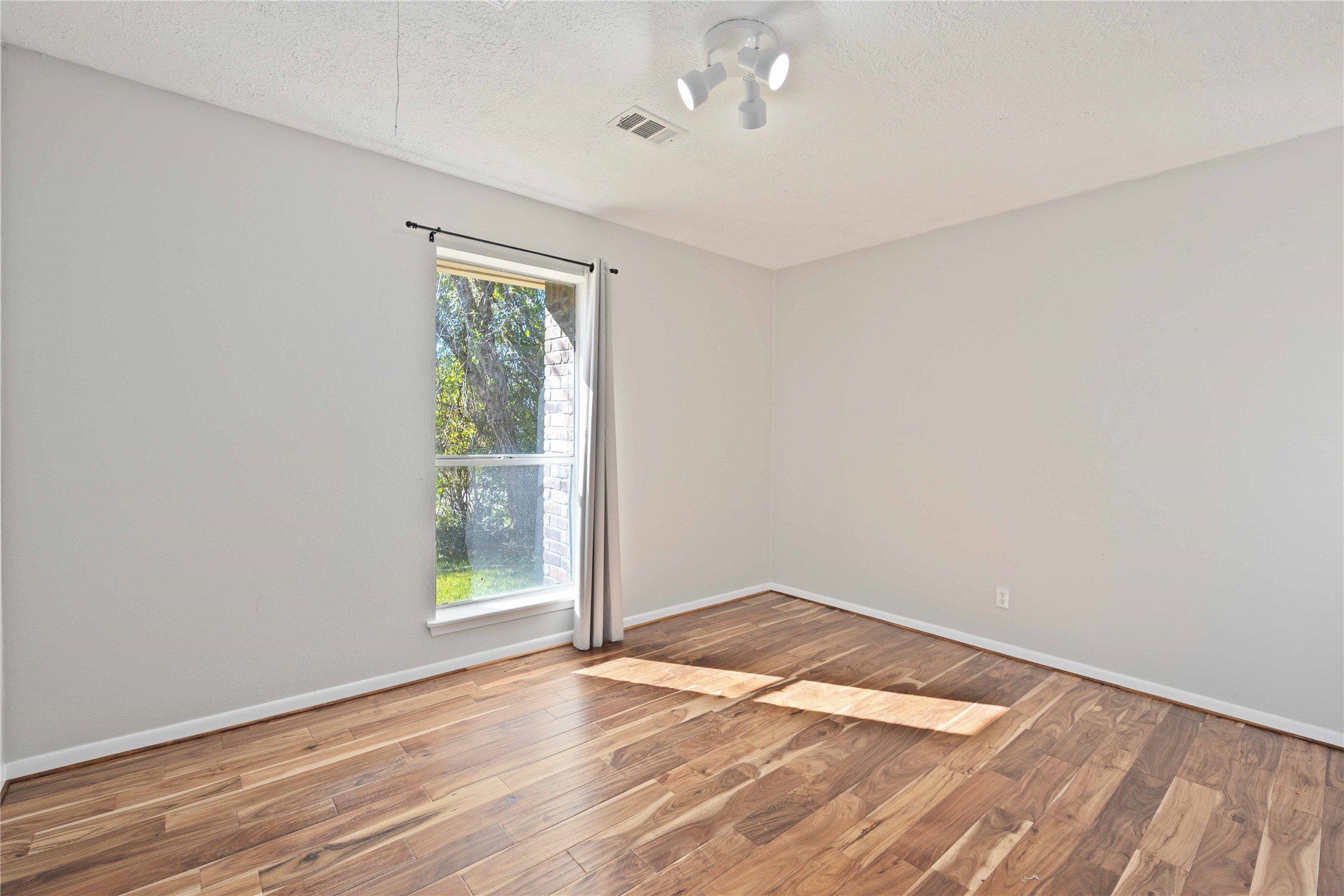9809 Condor Drive Property Photo 18
