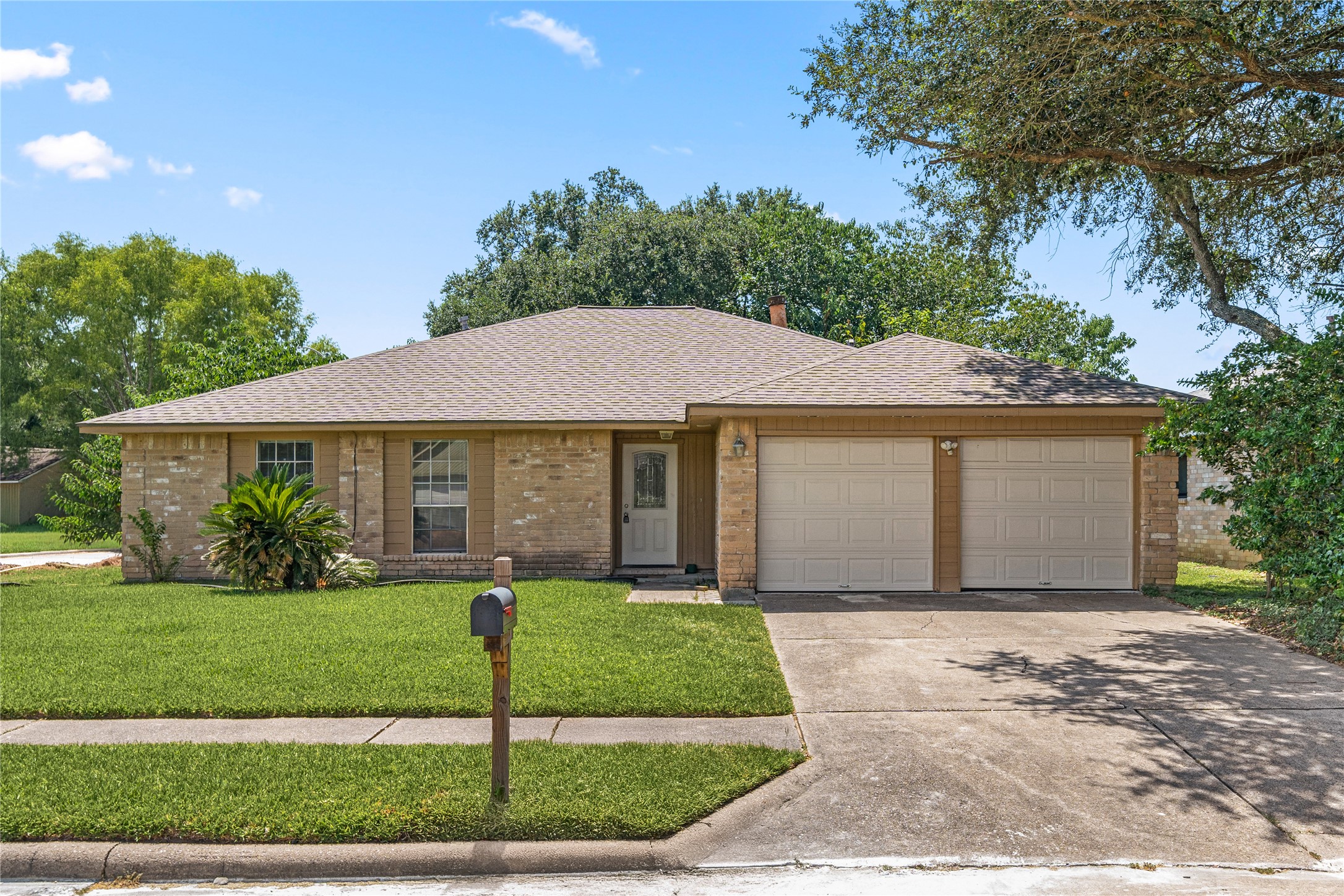 2603 Hollymist Drive Property Photo 3