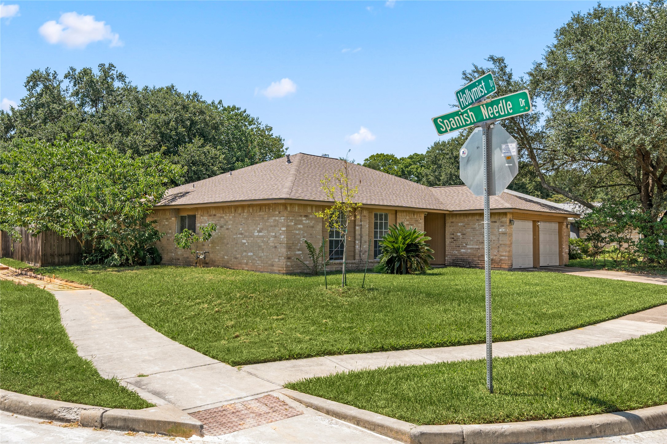 2603 Hollymist Drive Property Photo 4