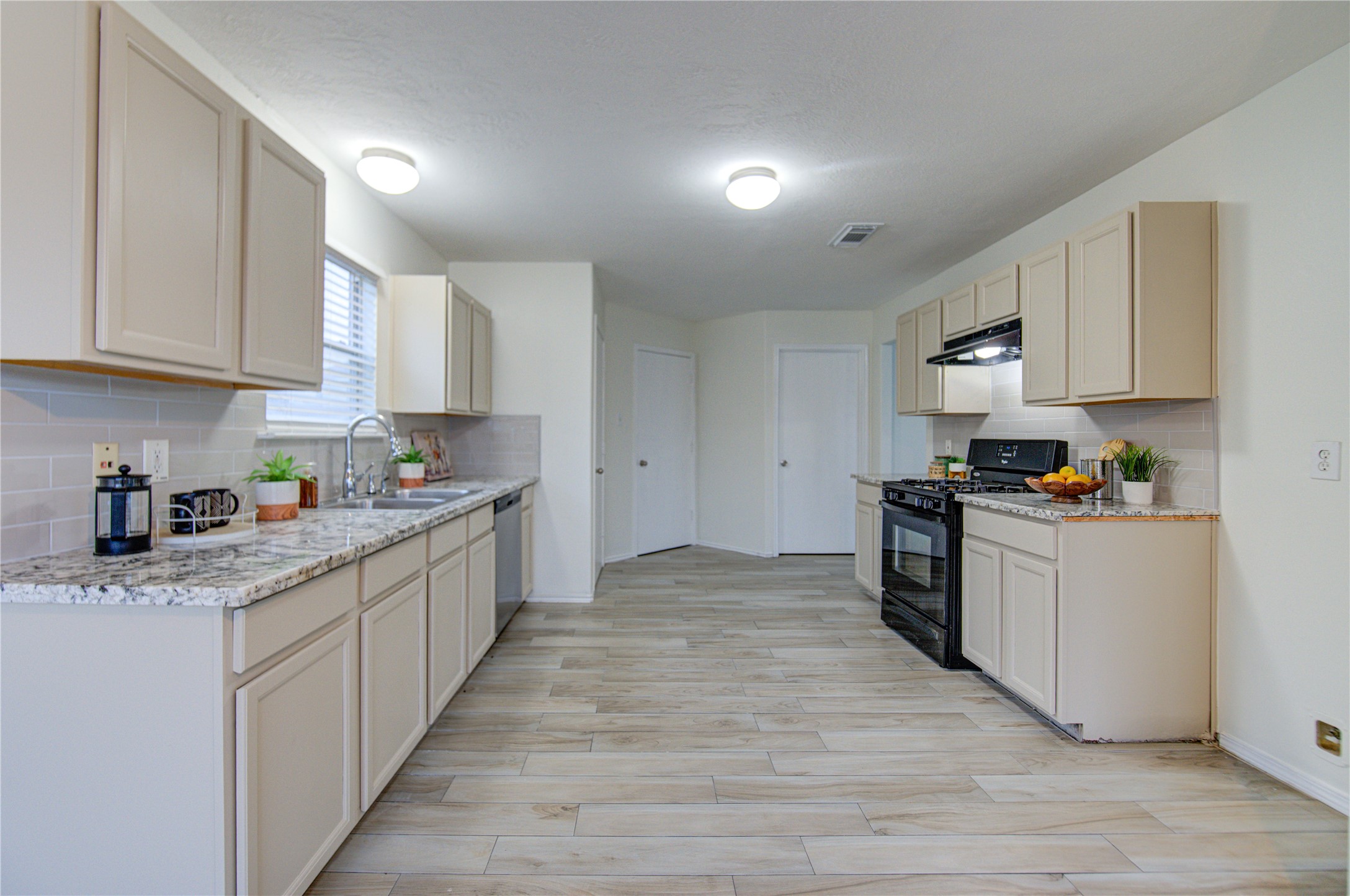 9926 Myrtle Field Lane Property Photo 10
