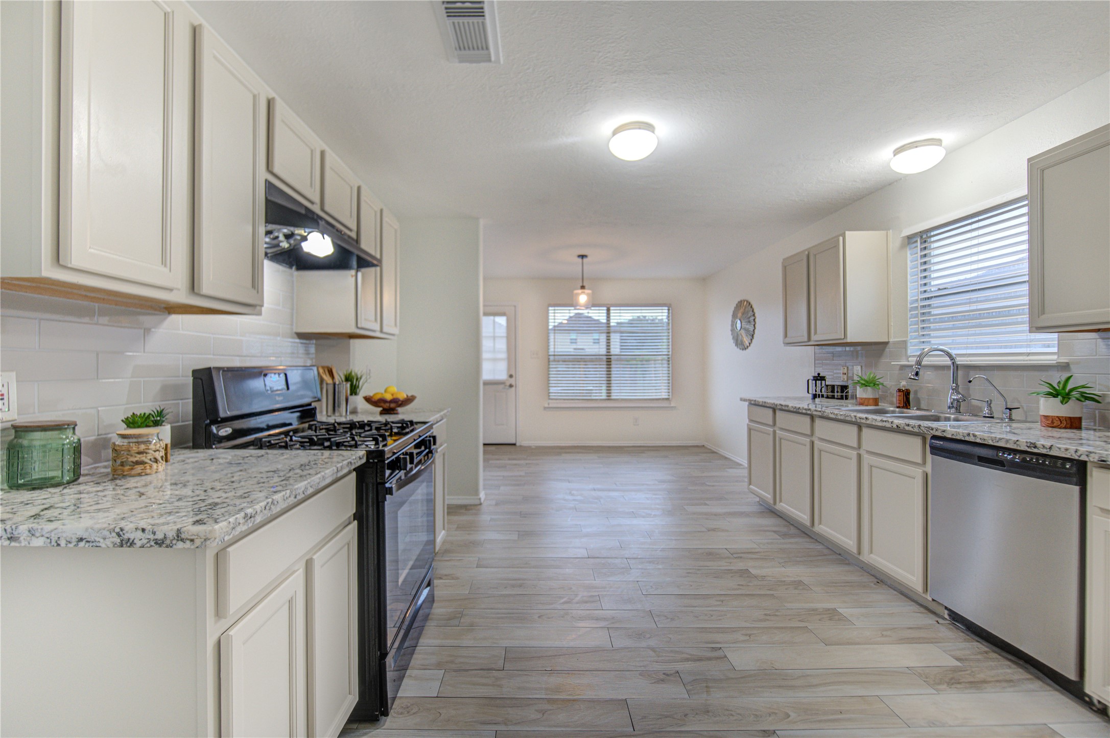 9926 Myrtle Field Lane Property Photo 13