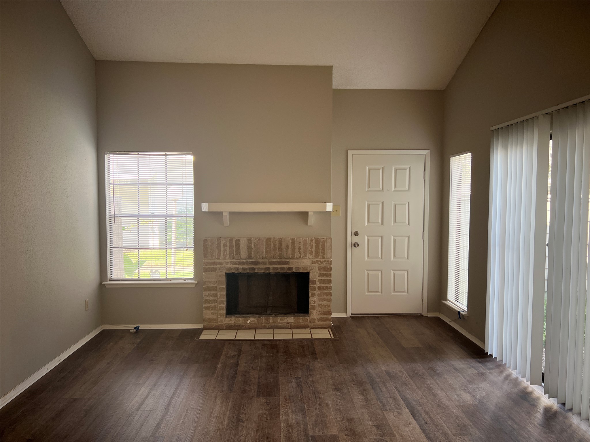 6211 Ludington Drive 21-909 Property Photo 24