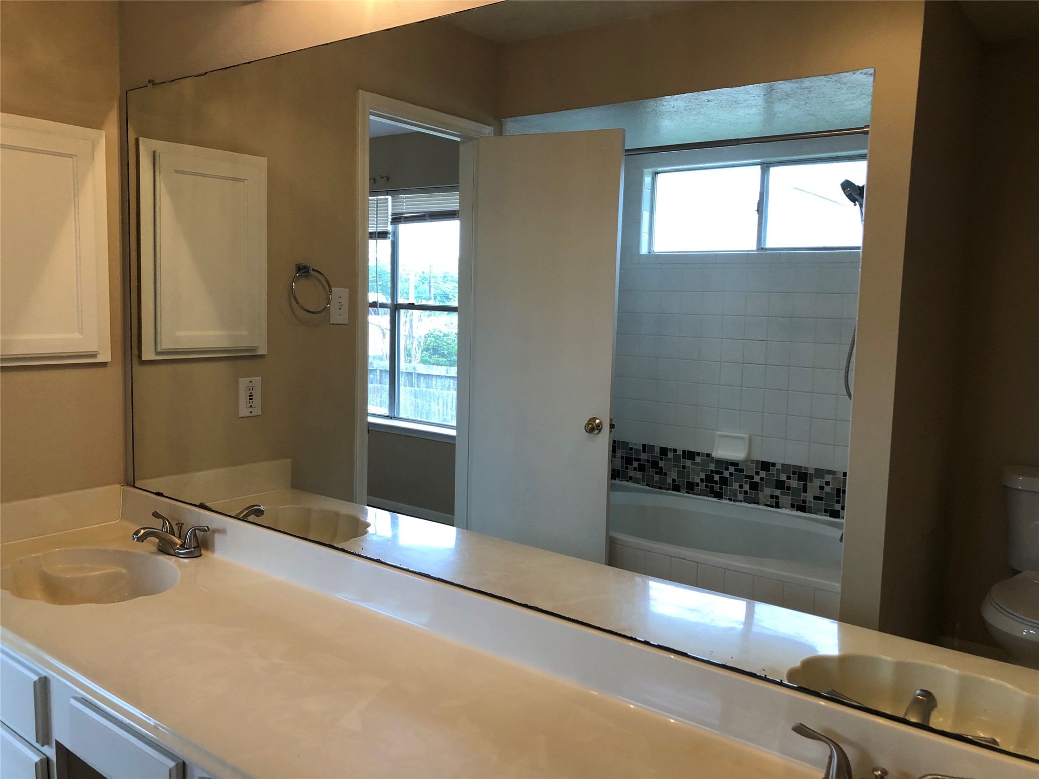 10330 Timberloch Drive Property Photo 7