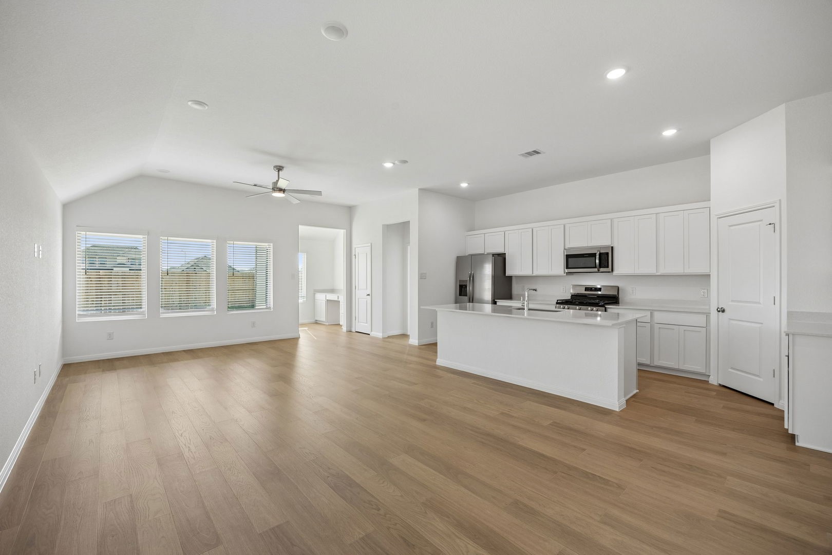 31106 Azure Waters Drive Property Photo 5