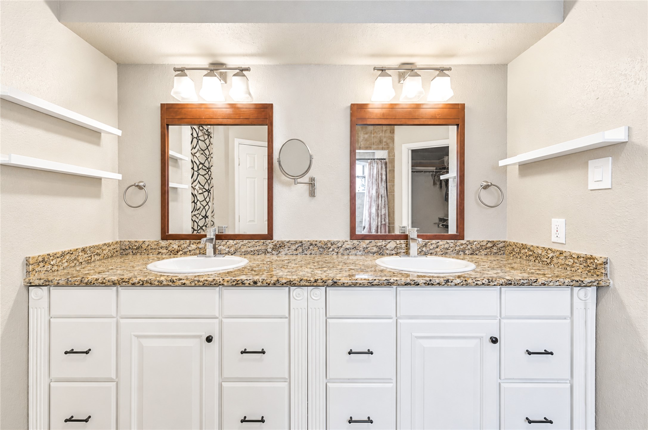 2051 Shadow Rock Drive Property Photo 27