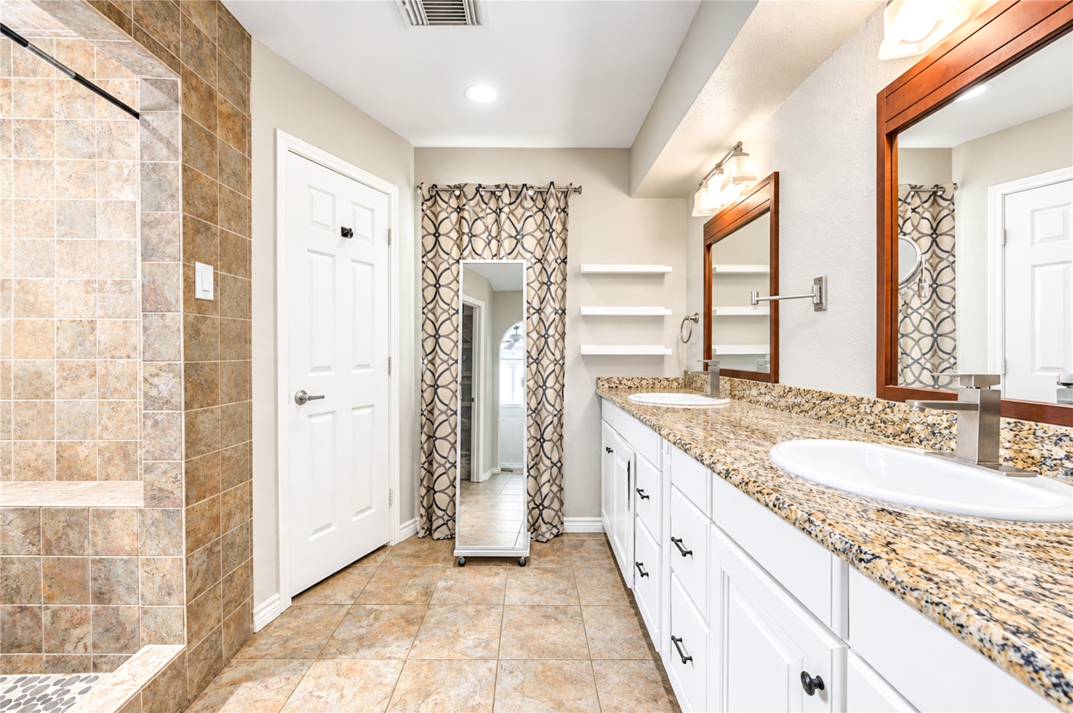 2051 Shadow Rock Drive Property Photo 28