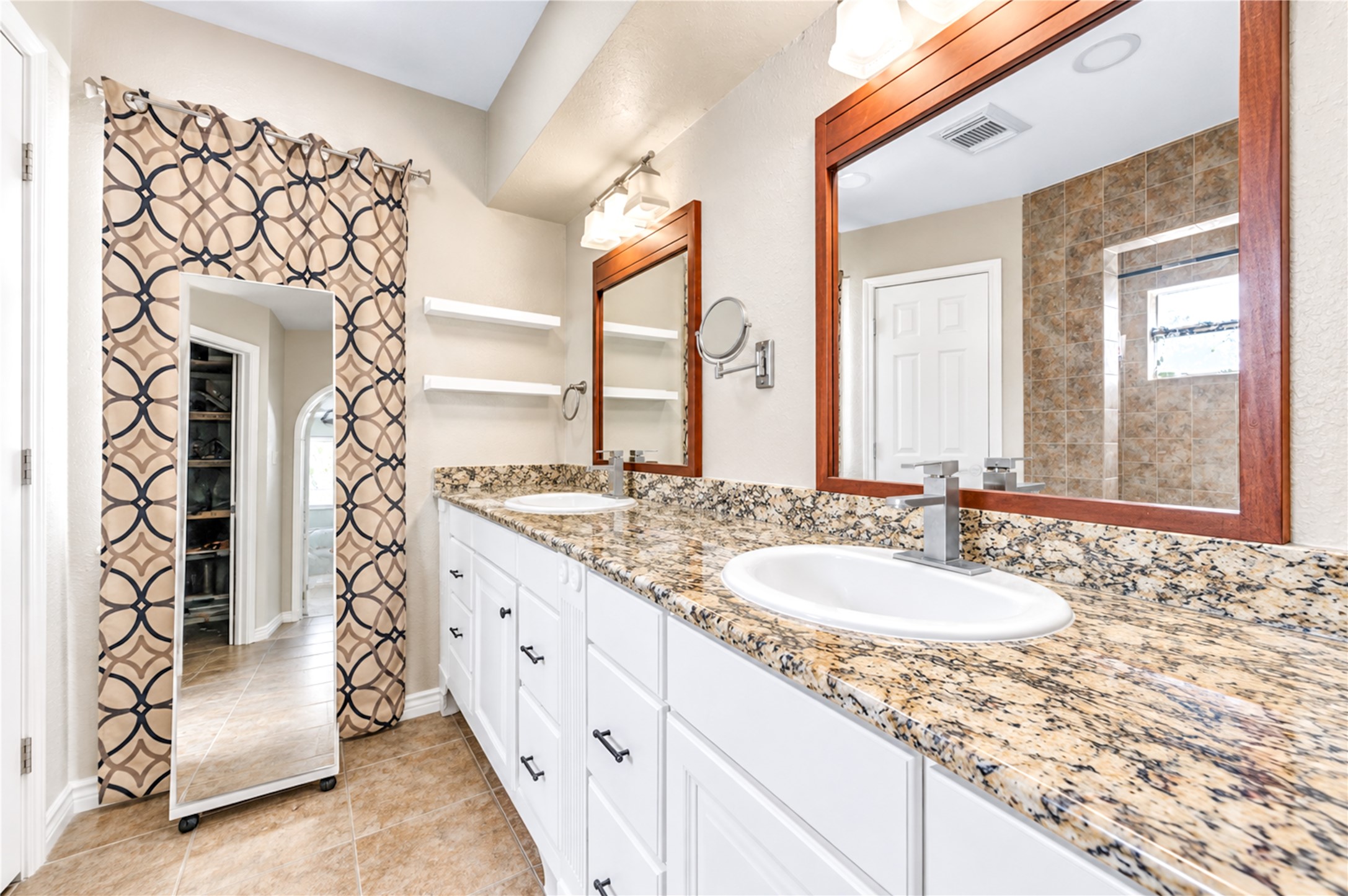 2051 Shadow Rock Drive Property Photo 29