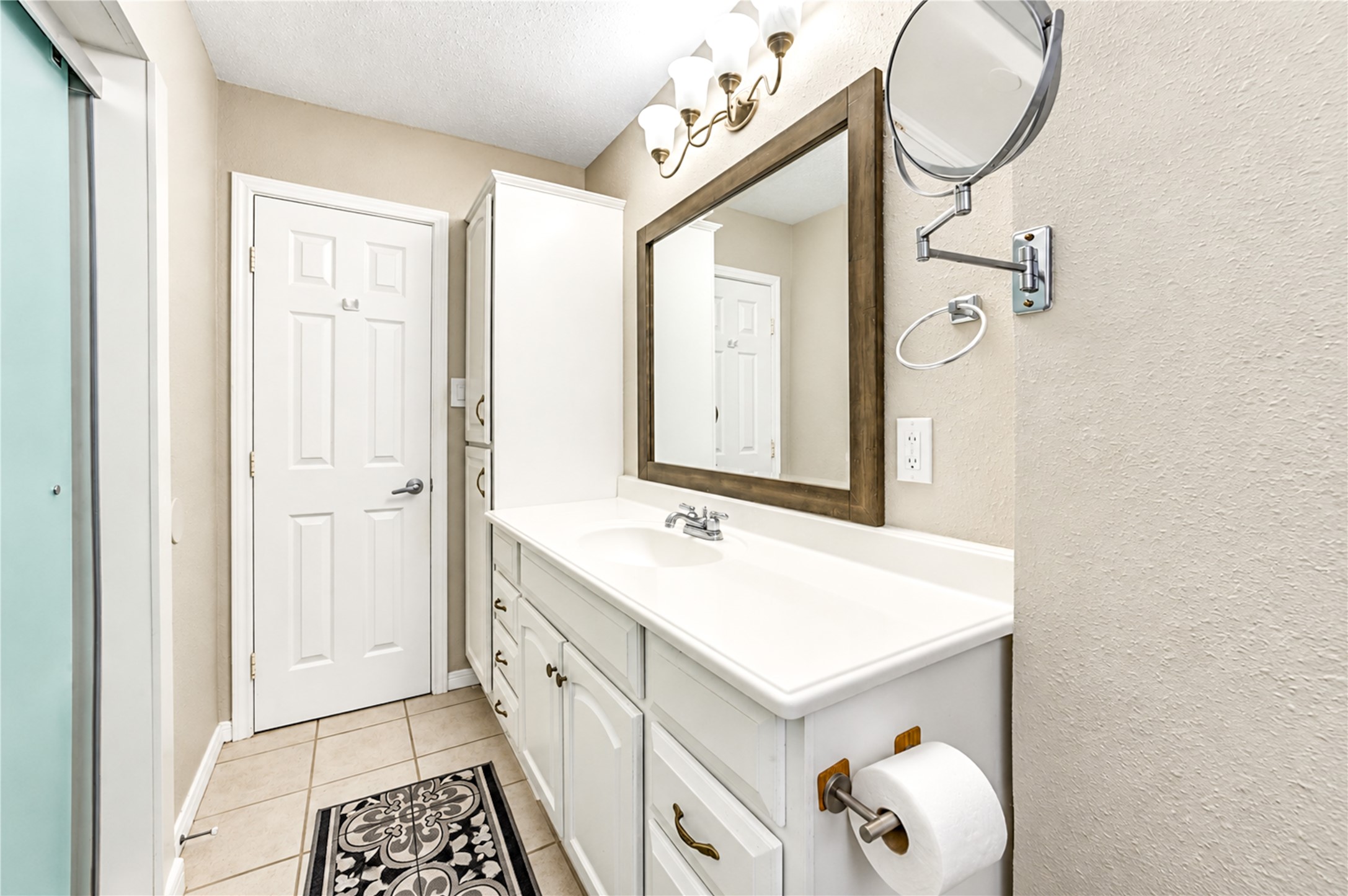 2051 Shadow Rock Drive Property Photo 44