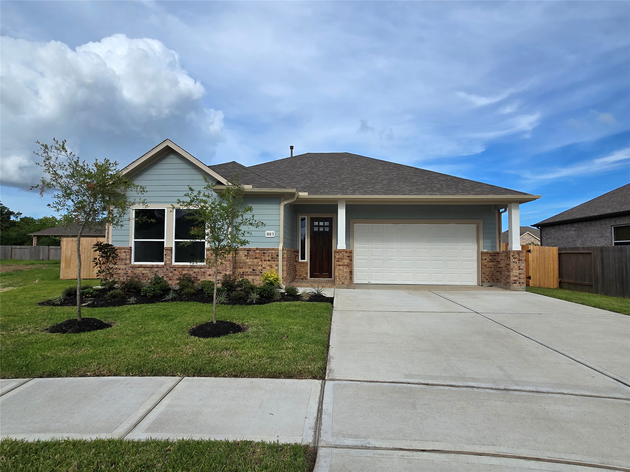 1605 Carefree Circle Property Photo 2