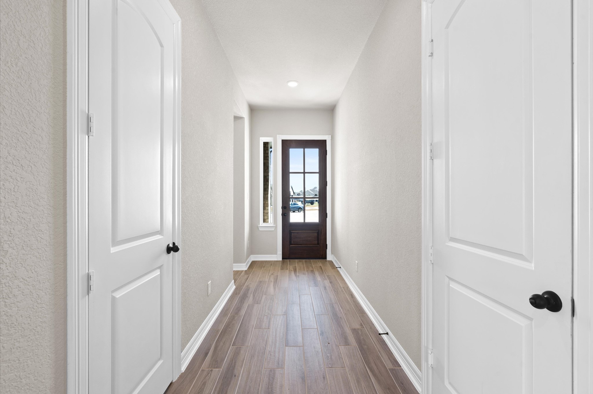 1605 Carefree Circle Property Photo 4