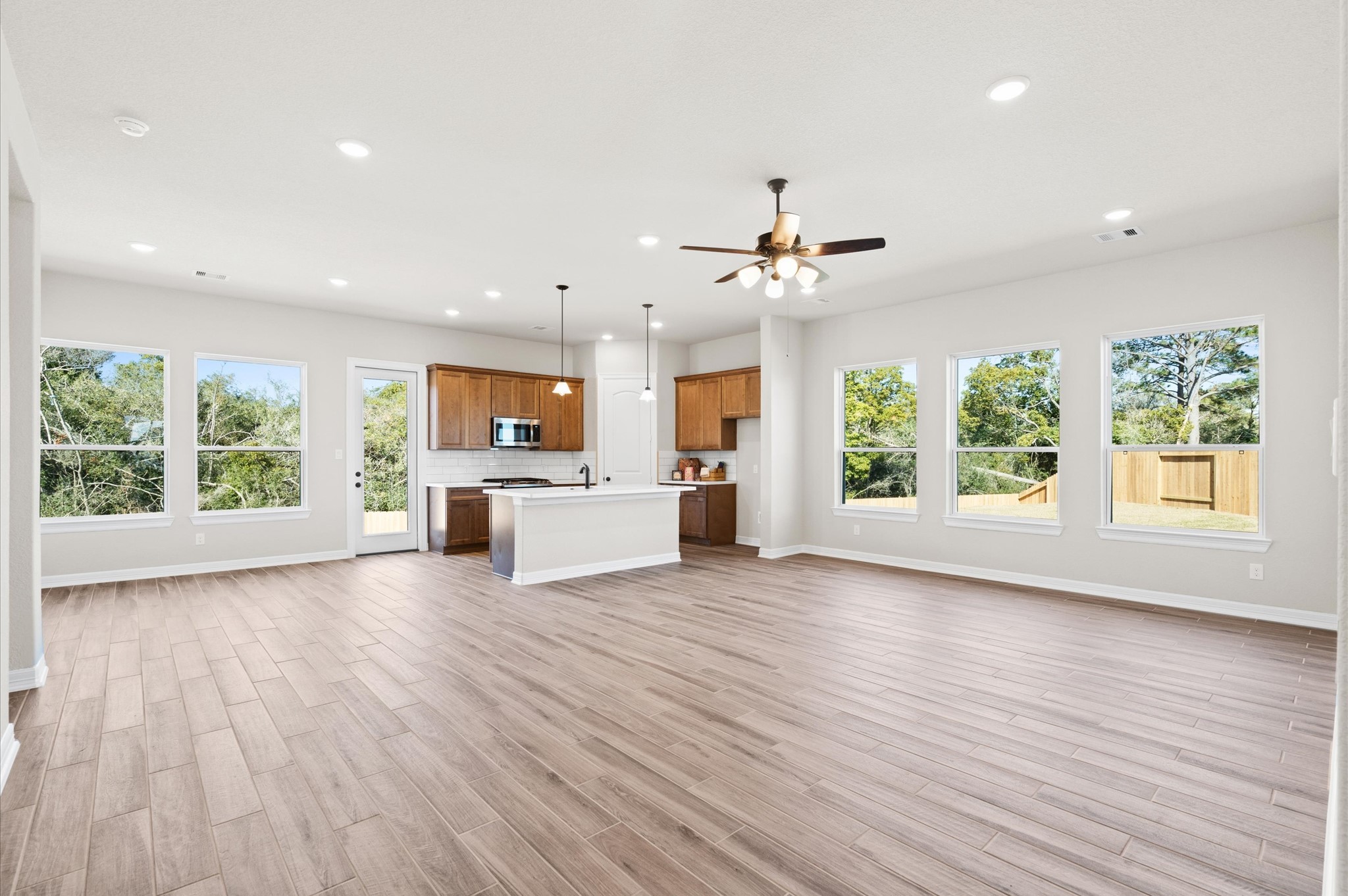 1605 Carefree Circle Property Photo 5