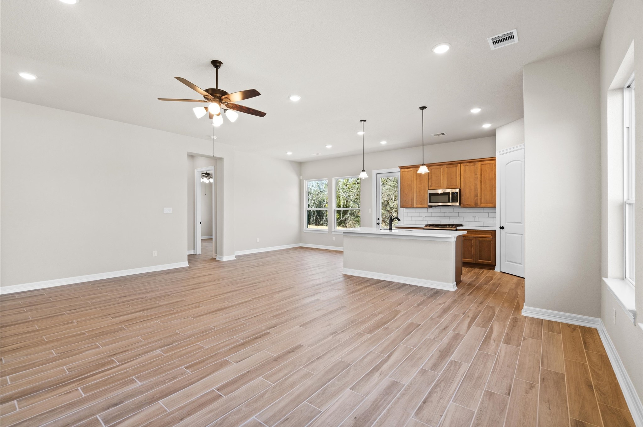 1605 Carefree Circle Property Photo 6