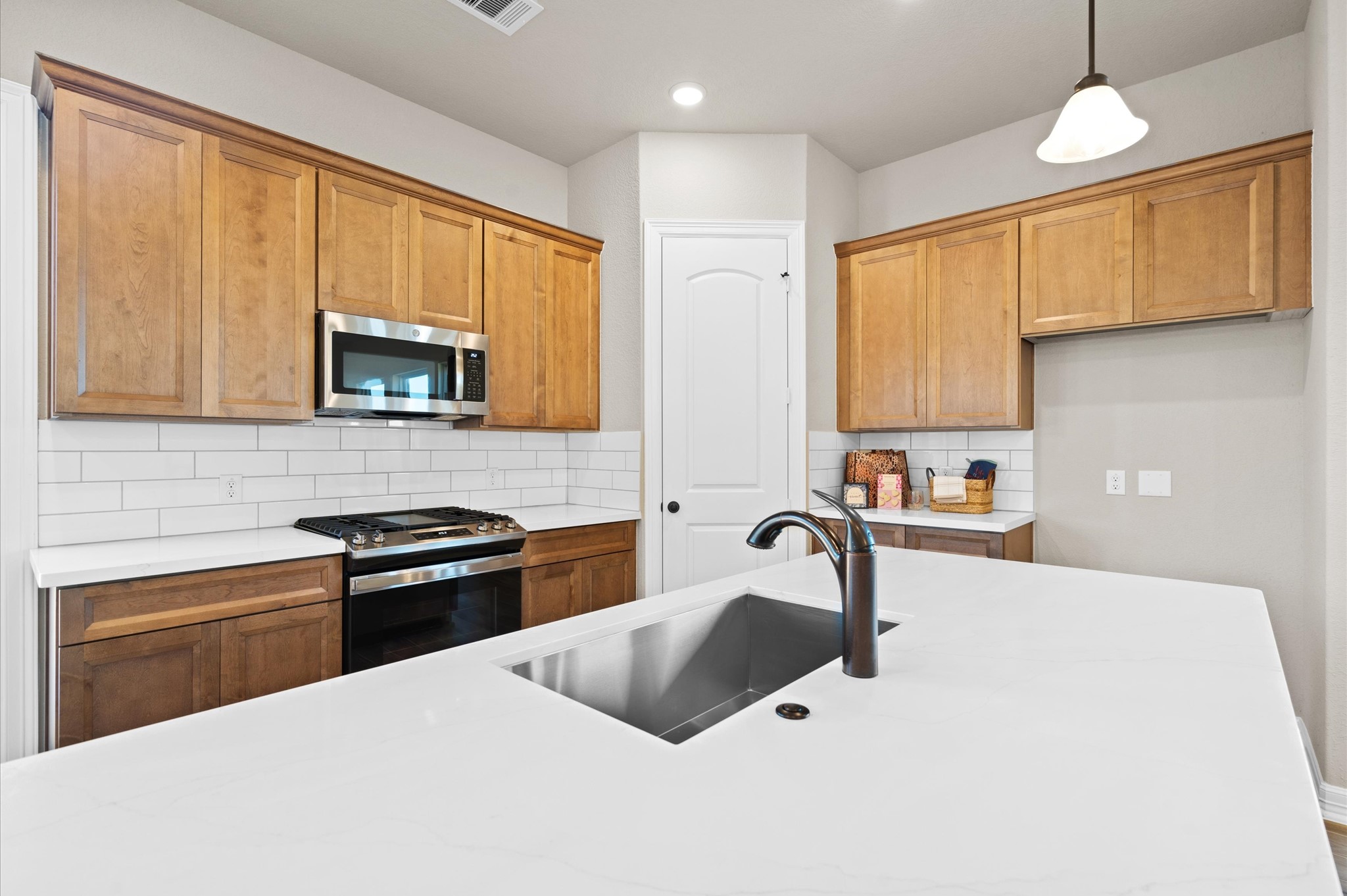 1605 Carefree Circle Property Photo 8