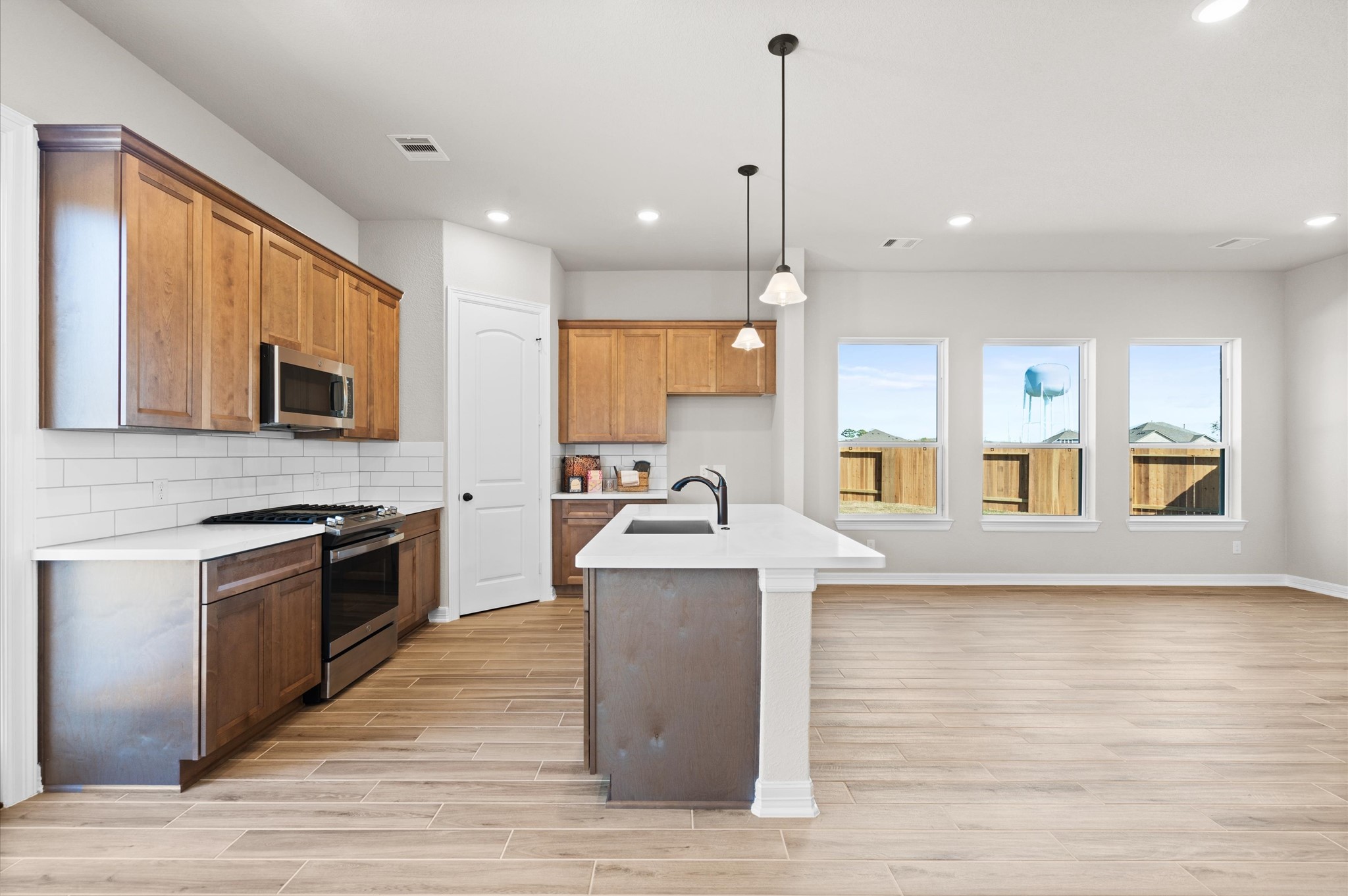 1605 Carefree Circle Property Photo 9