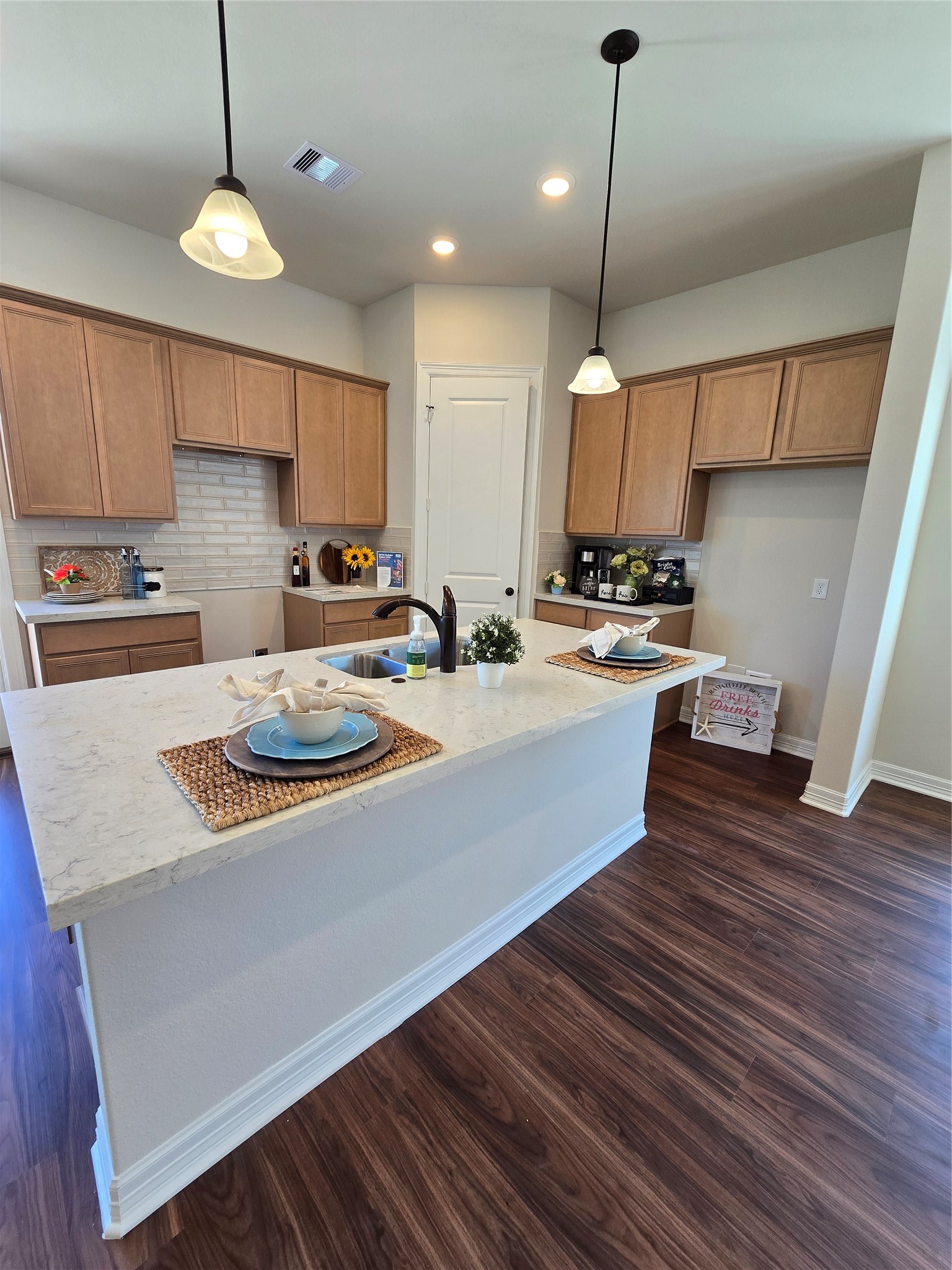 1605 Carefree Circle Property Photo 12