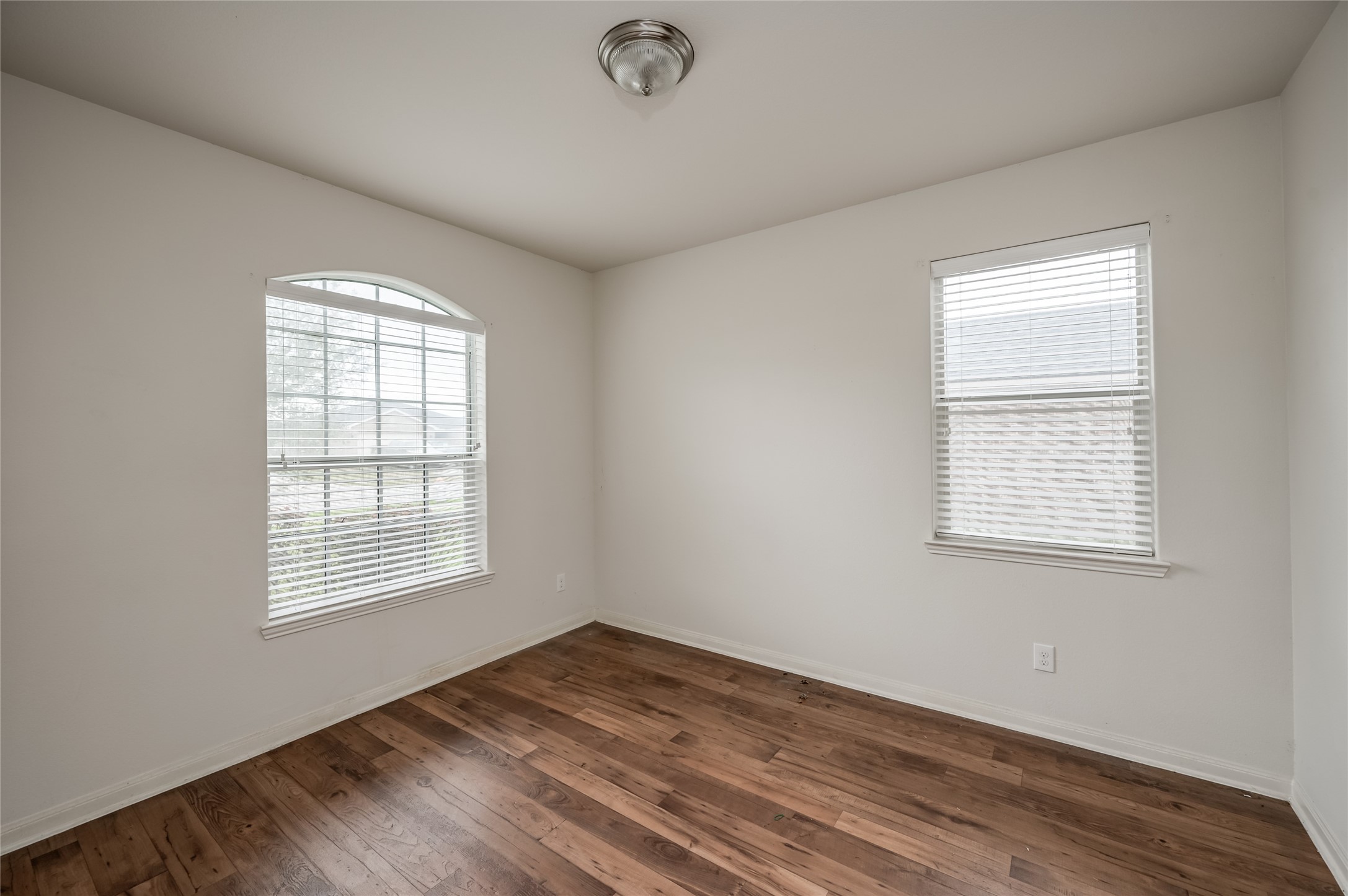 7106 Montclair Peak Lane Property Photo 5