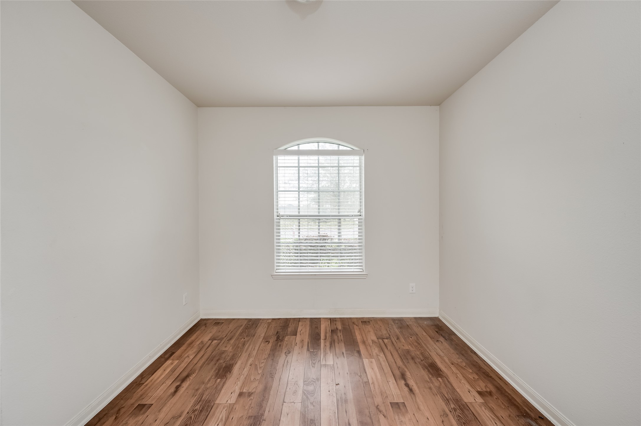 7106 Montclair Peak Lane Property Photo 6