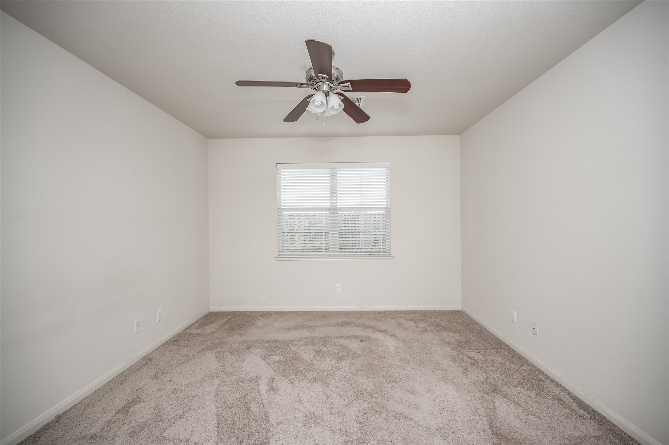 7106 Montclair Peak Lane Property Photo 12
