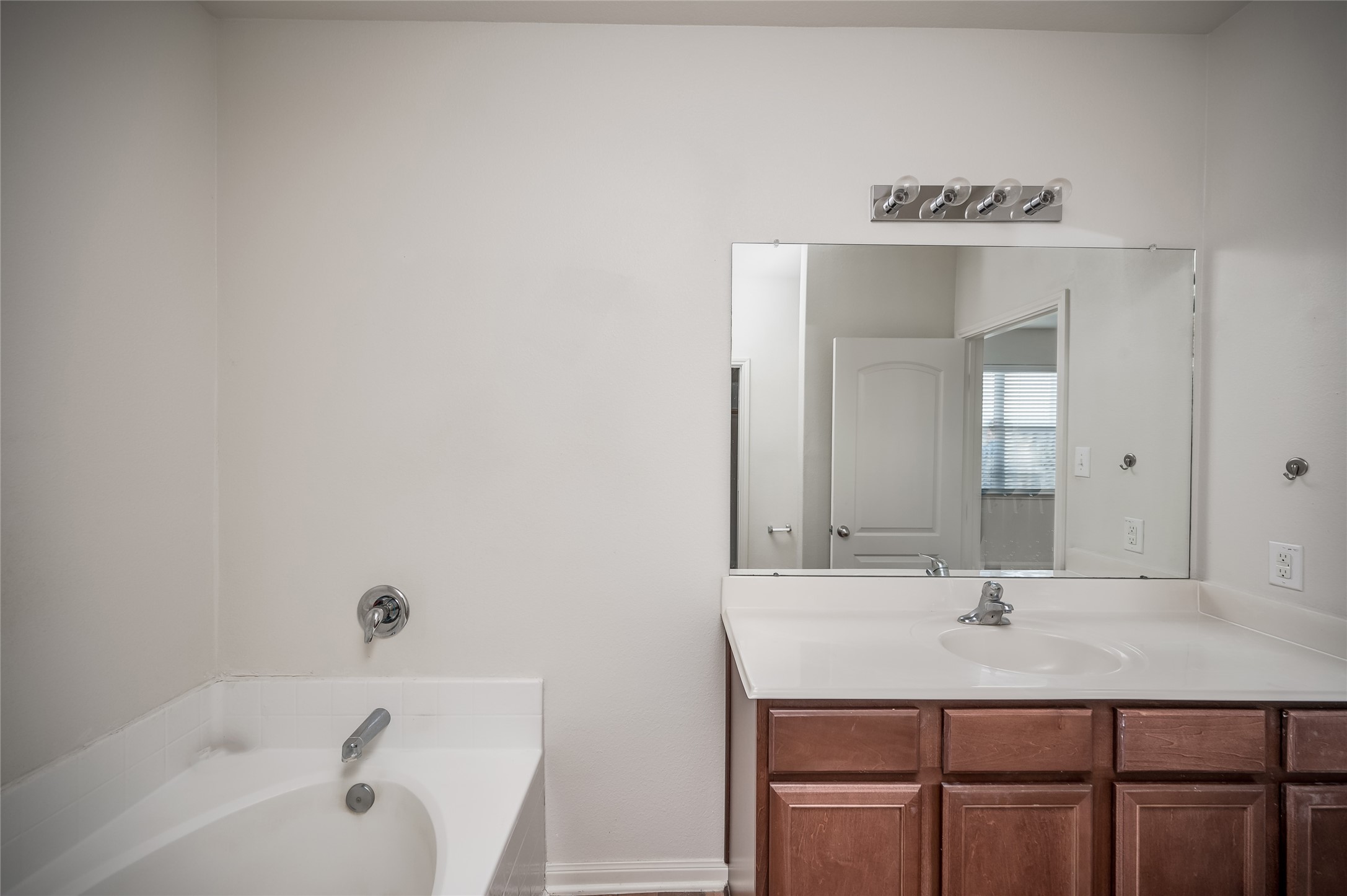7106 Montclair Peak Lane Property Photo 14