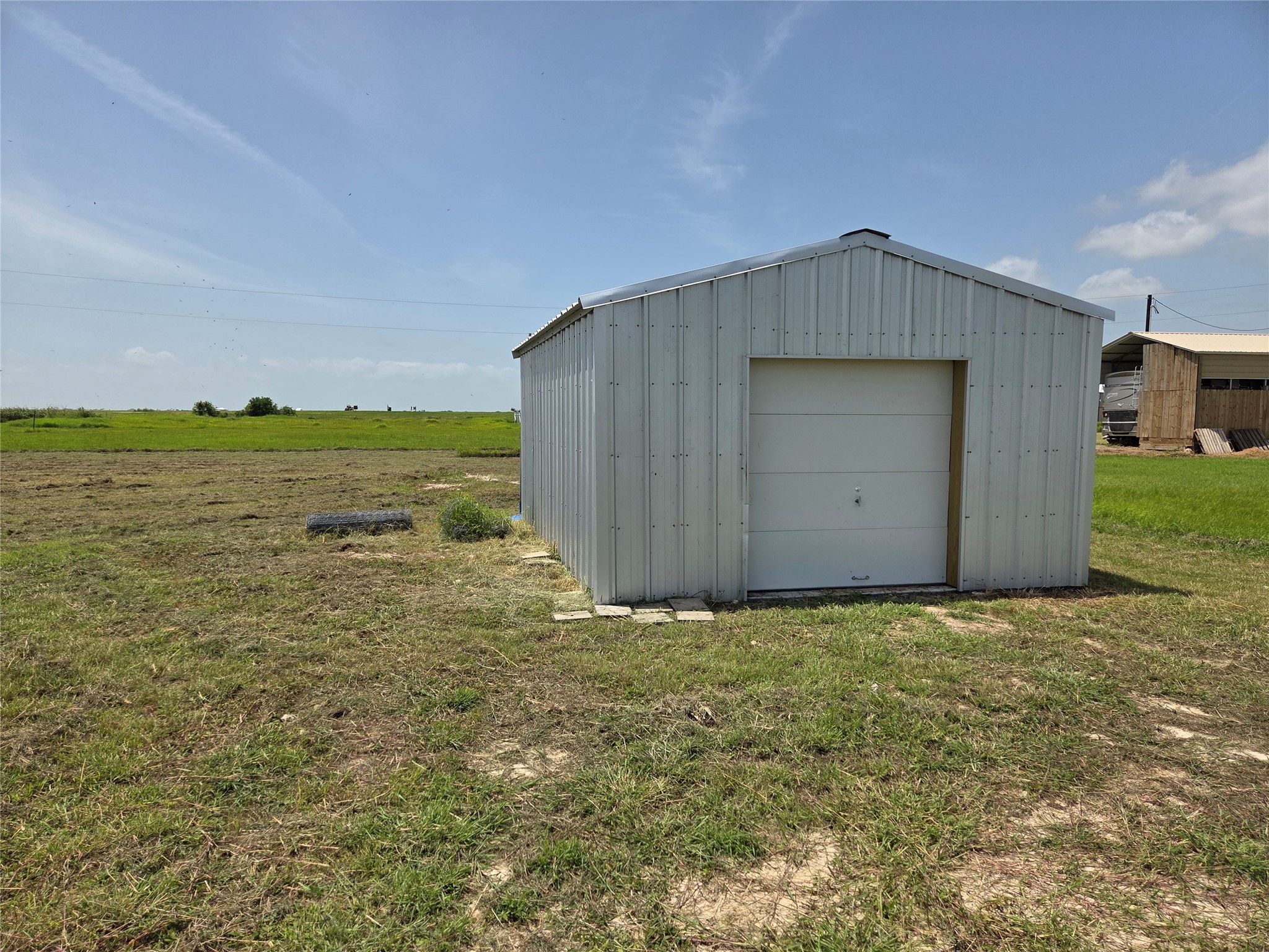 887-901 Clam Property Photo 1