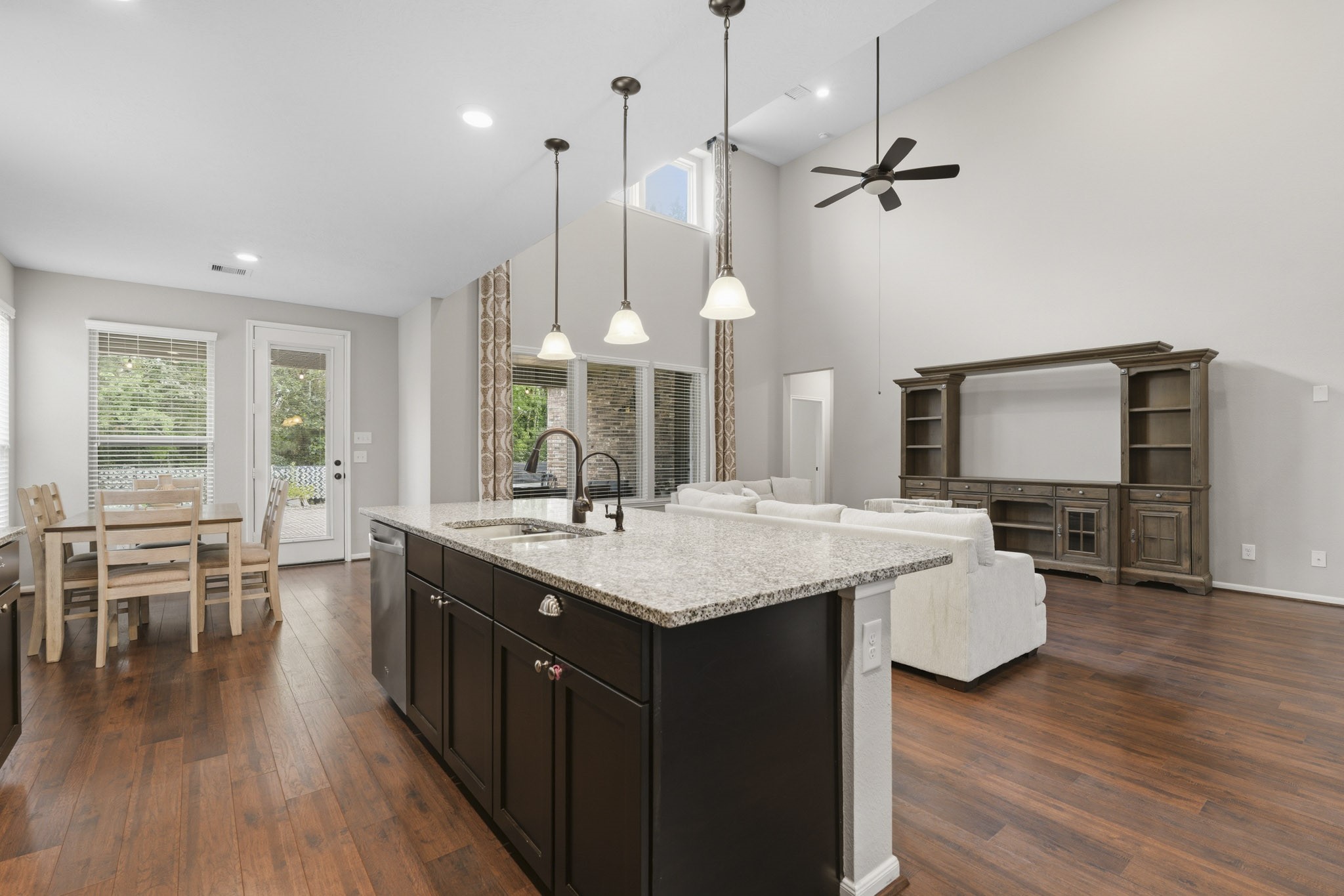 6014 Rivergrove Bend Drive Property Photo 12