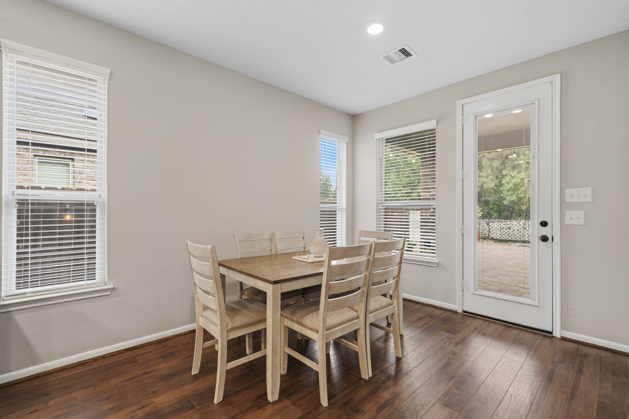 6014 Rivergrove Bend Drive Property Photo 14